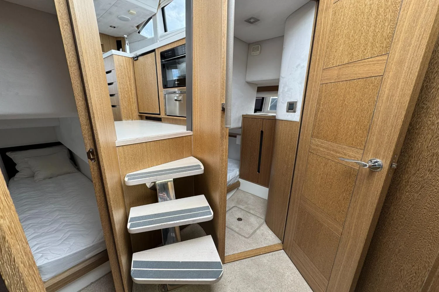 2018 Galeon 420 Image Thumbnail #49