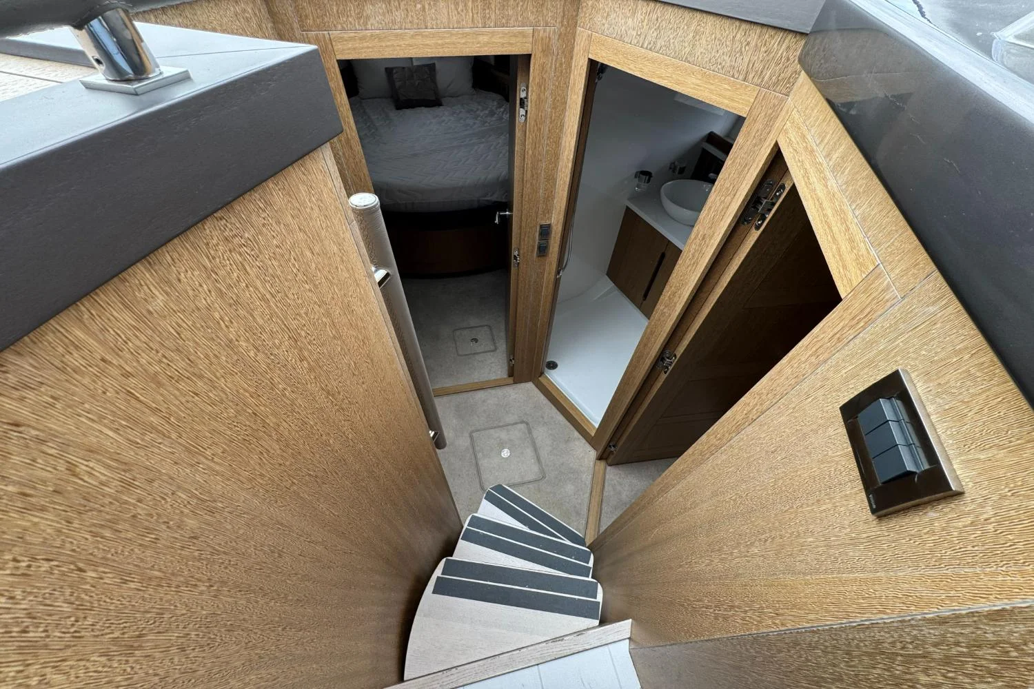 2018 Galeon 420 Image Thumbnail #31