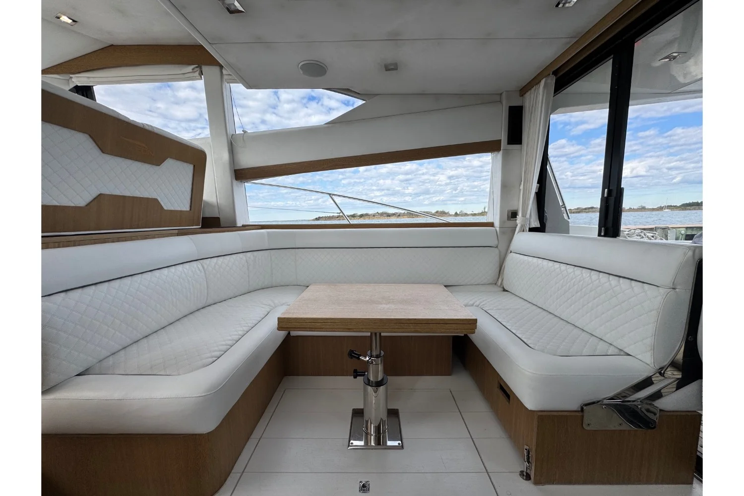 2018 Galeon 420 Image Thumbnail #11