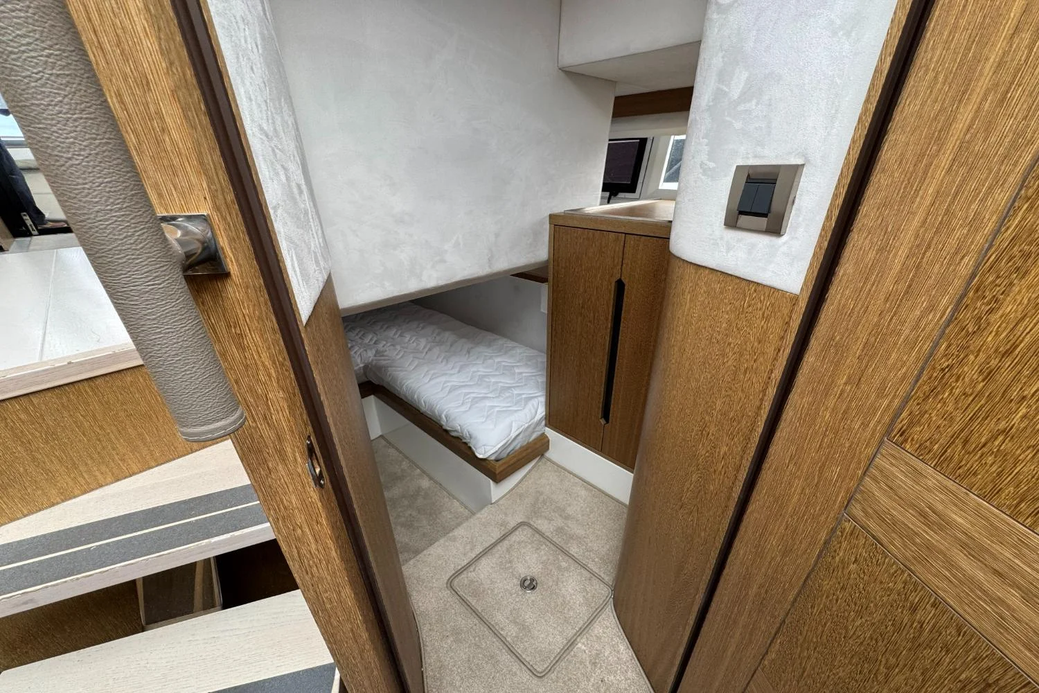 2018 Galeon 420 Image Thumbnail #49