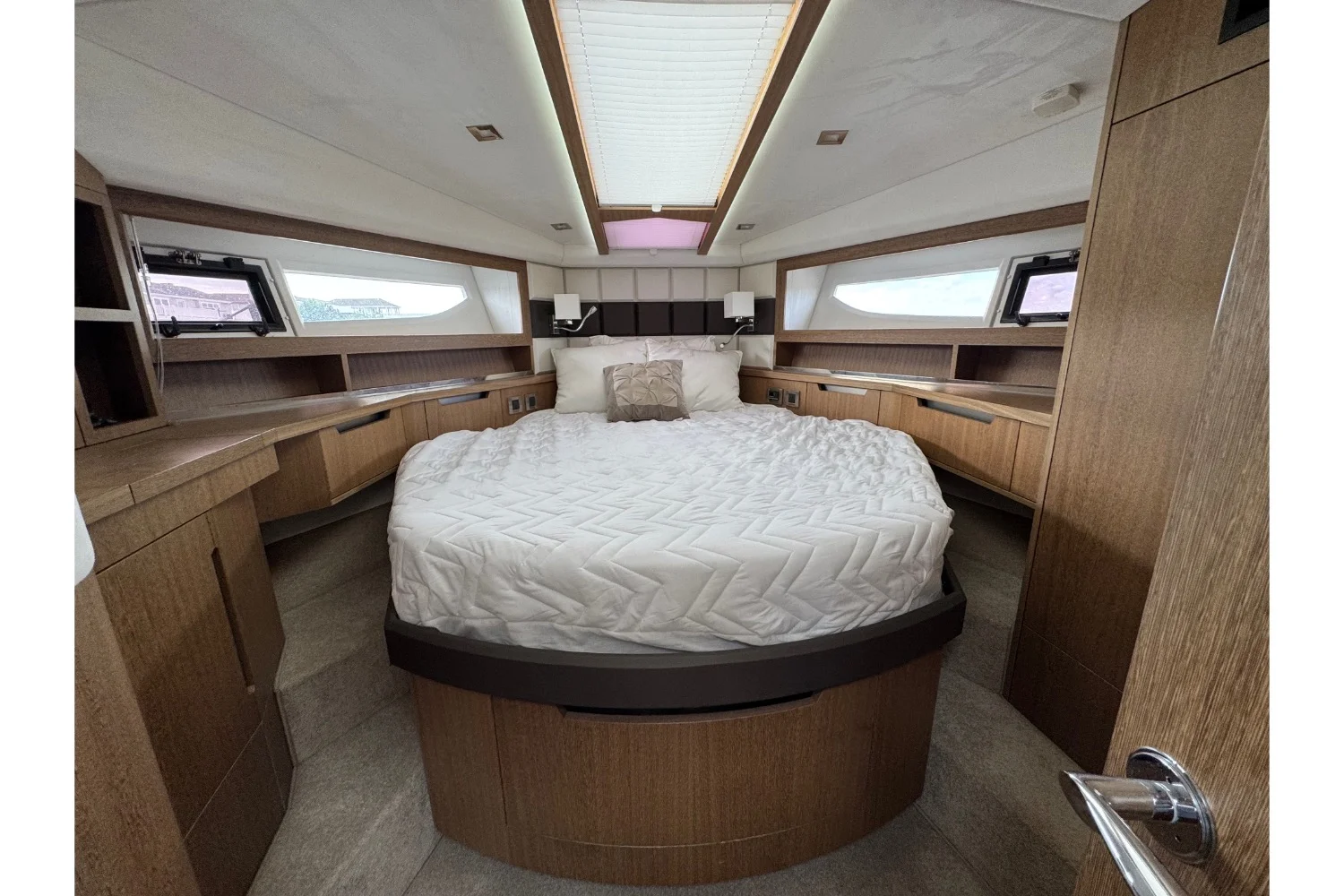 2018 Galeon 420 Image Thumbnail #37