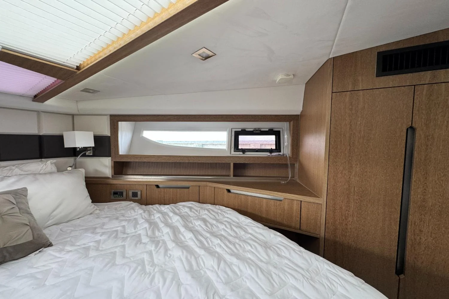 2018 Galeon 420 Image Thumbnail #37