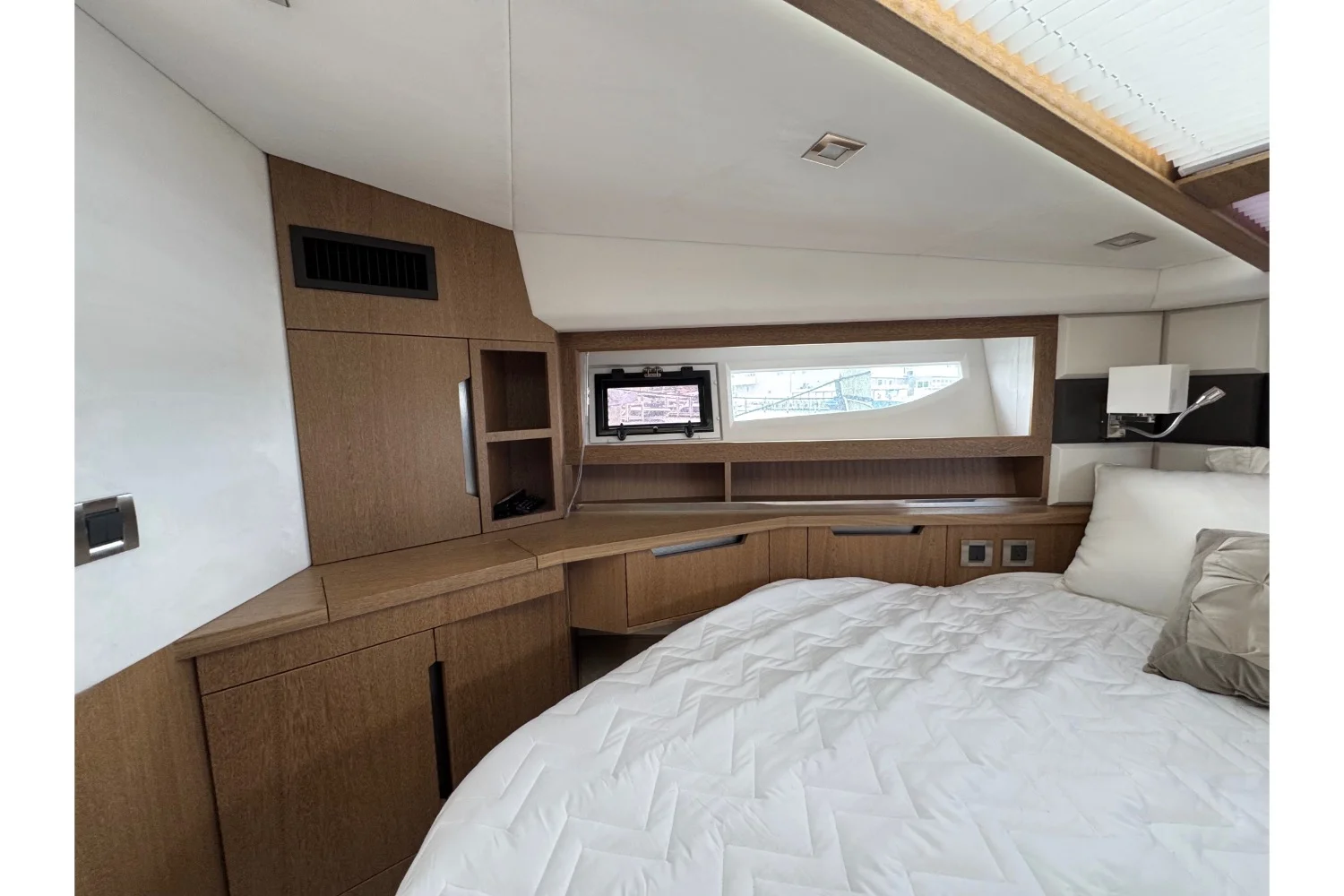 2018 Galeon 420 Image Thumbnail #39