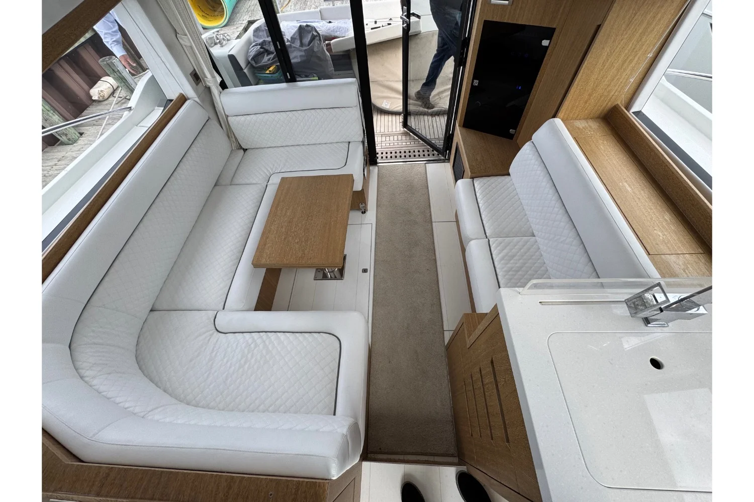 2018 Galeon 420 Image Thumbnail #9