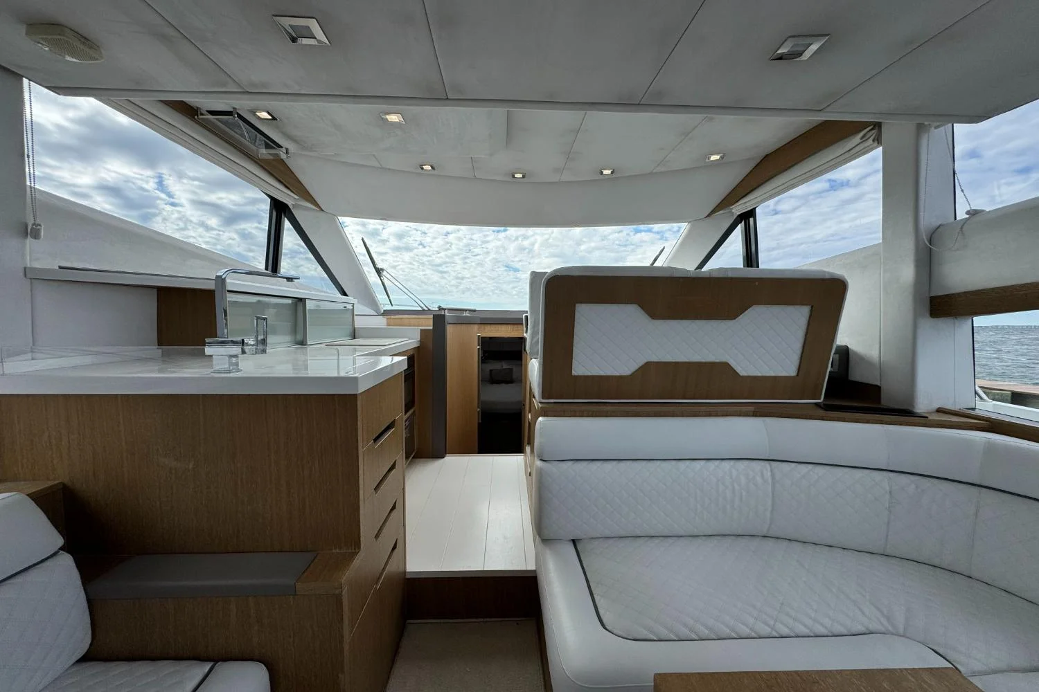 2018 Galeon 420 Image Thumbnail #16