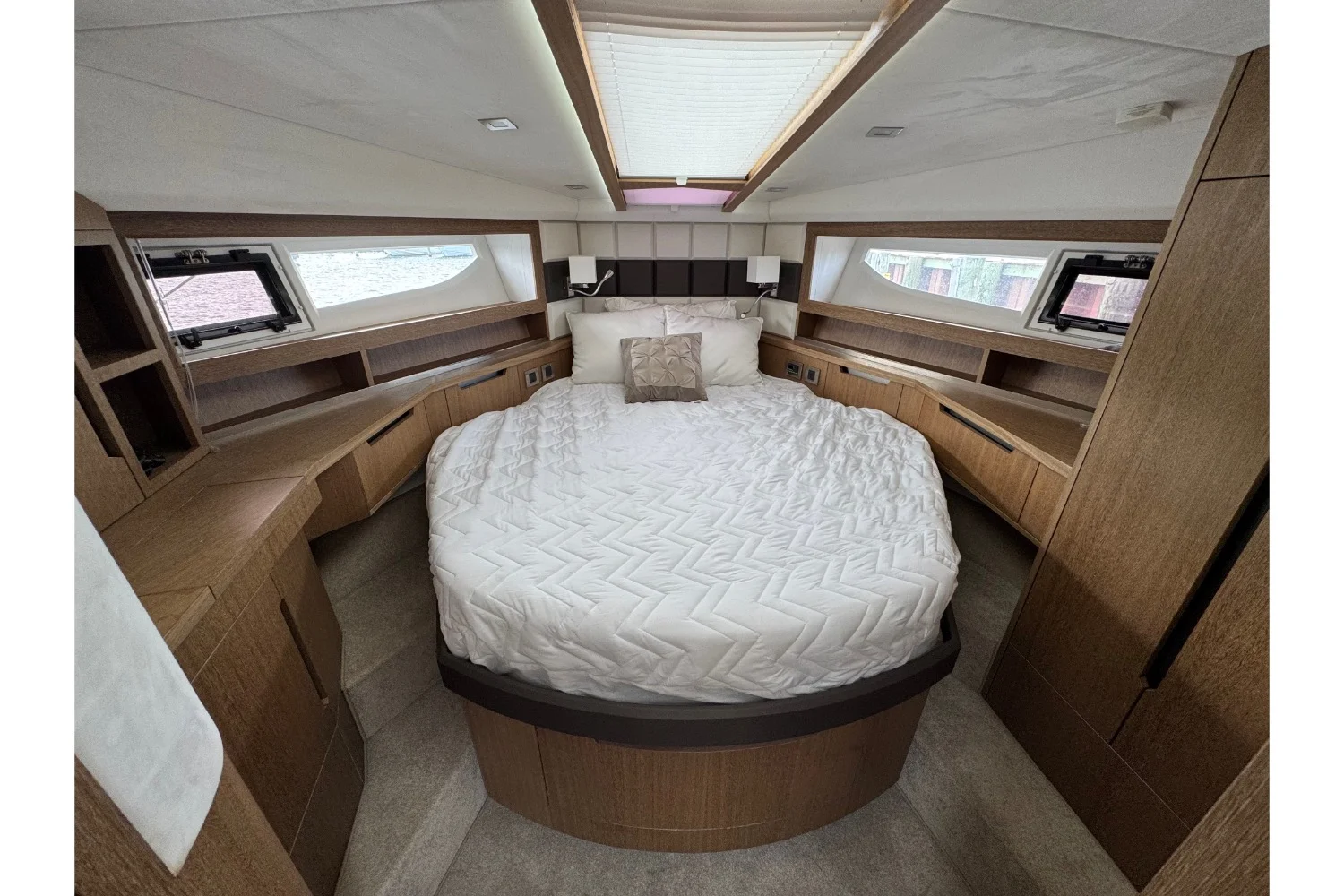 2018 Galeon 420 Image Thumbnail #36