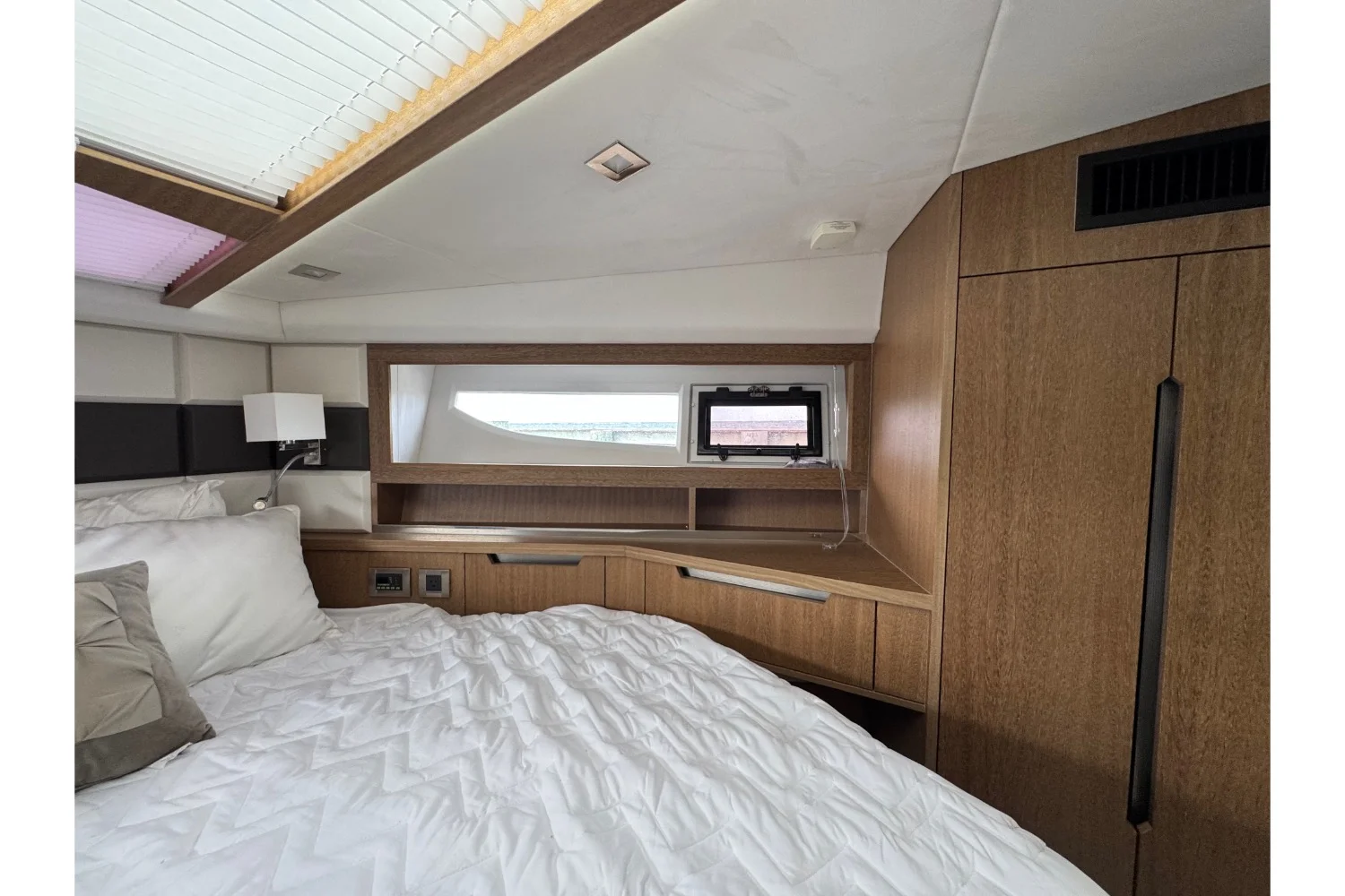 2018 Galeon 420 Image Thumbnail #40