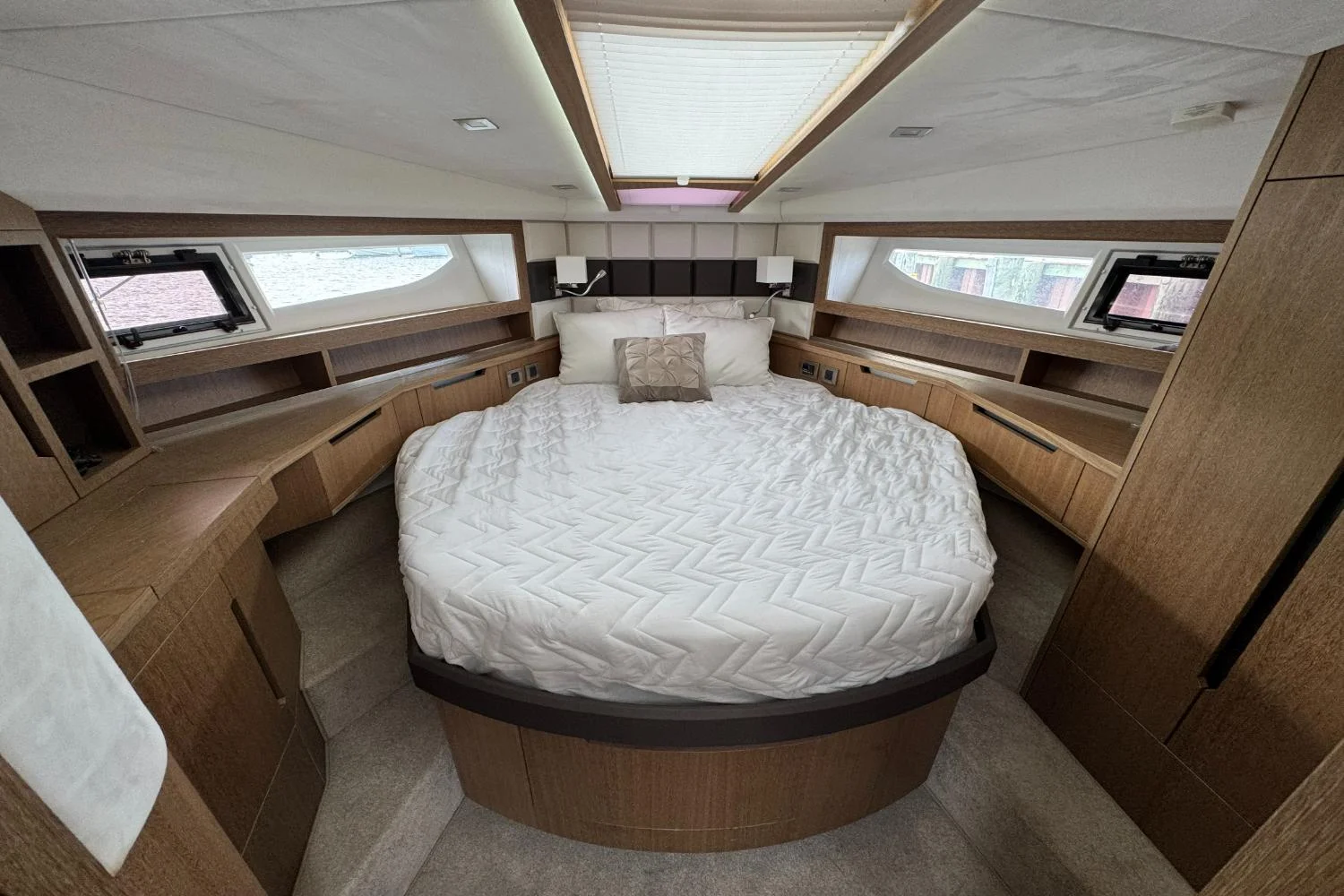 2018 Galeon 420 Image Thumbnail #34