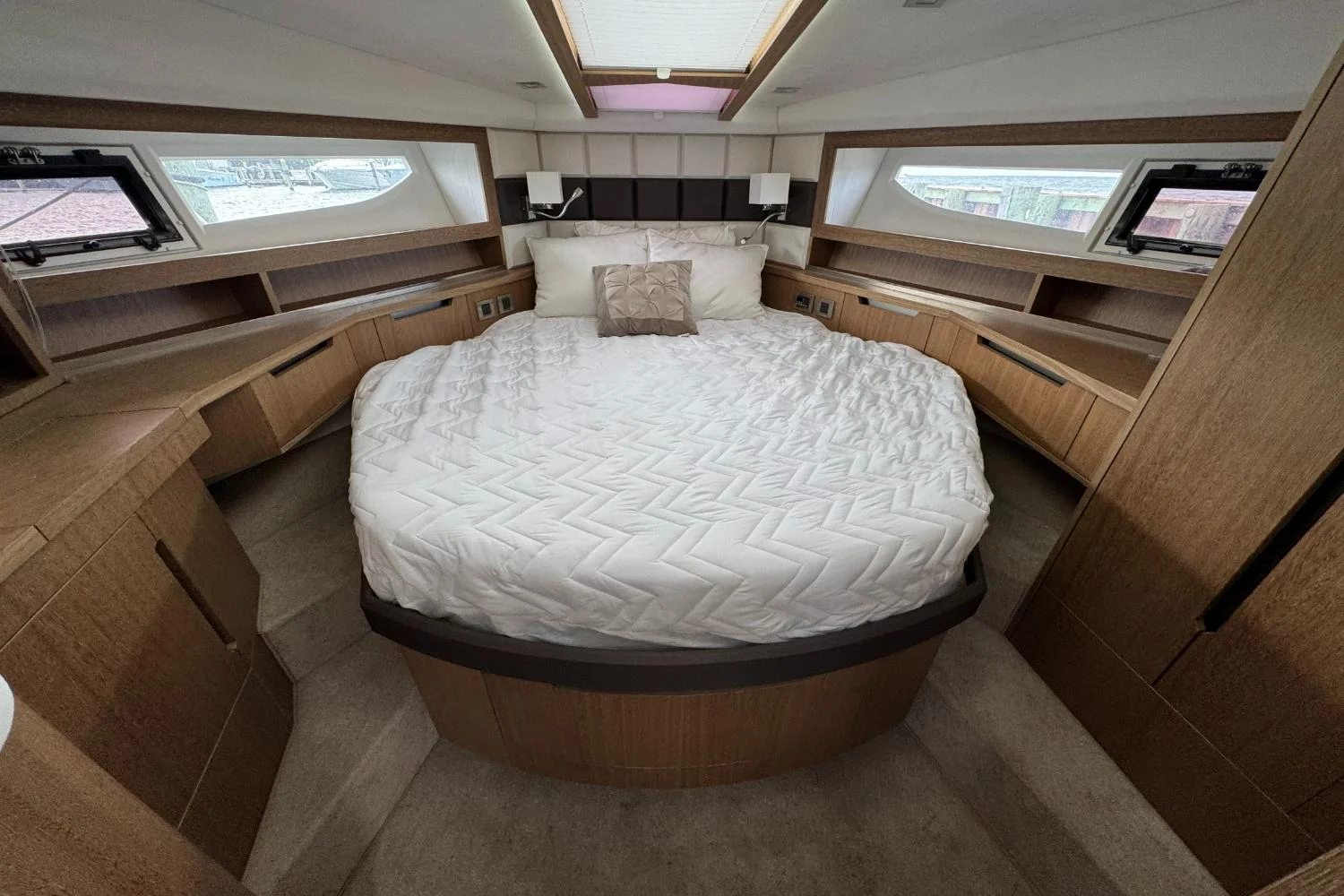 2018 Galeon 420 Image Thumbnail #32