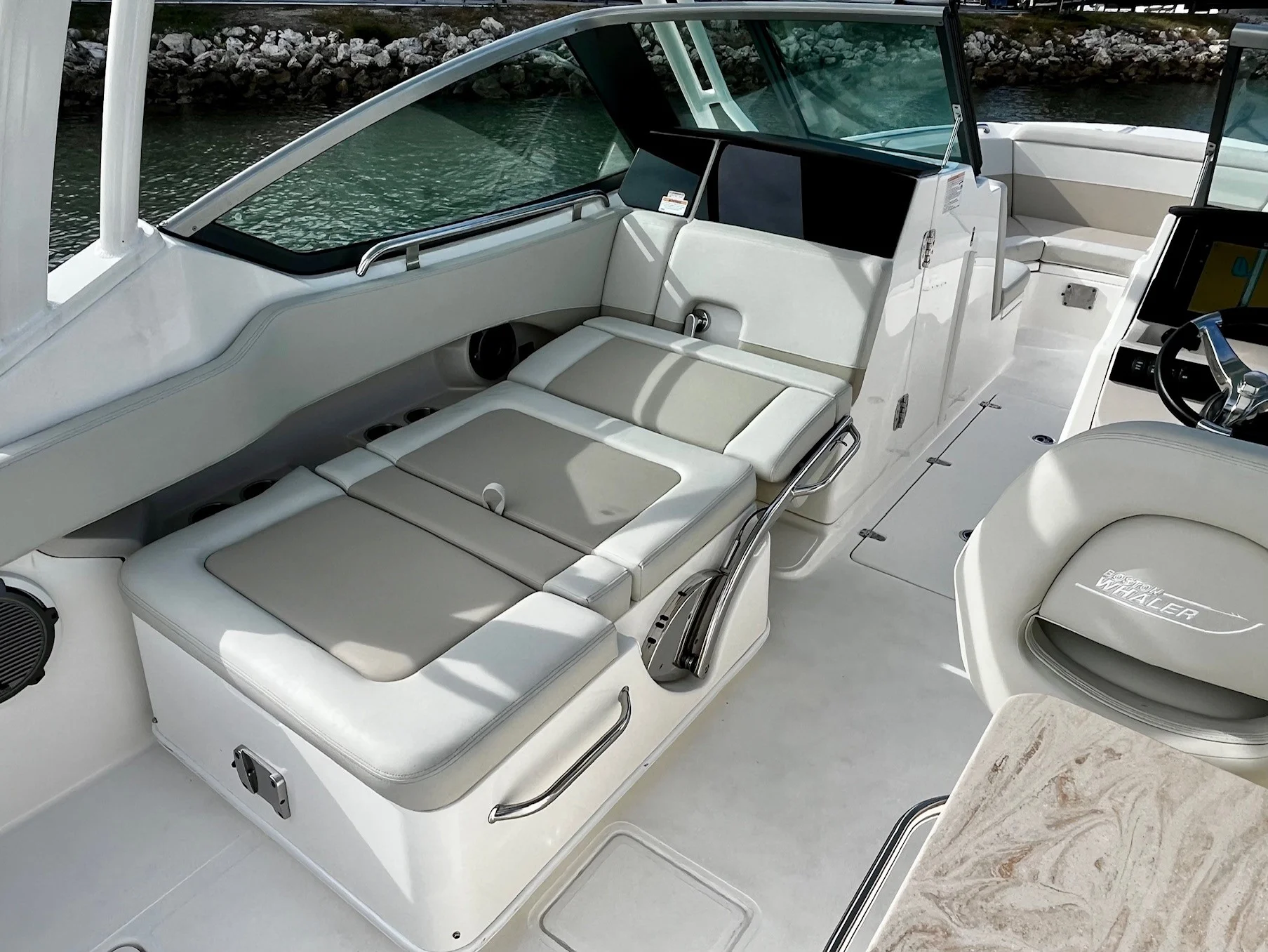 2024 Boston Whaler 240 VANTAGE Image Thumbnail #14