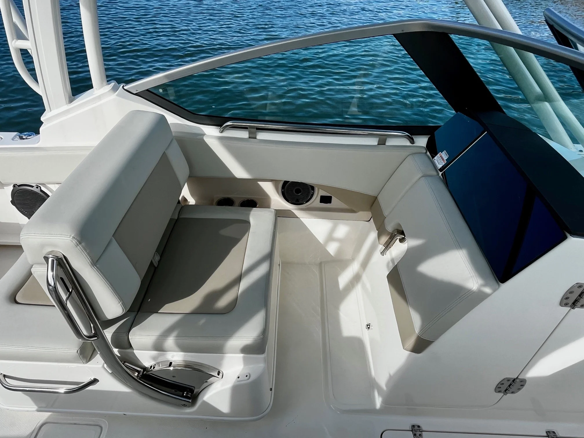 2024 Boston Whaler 240 VANTAGE Image Thumbnail #15