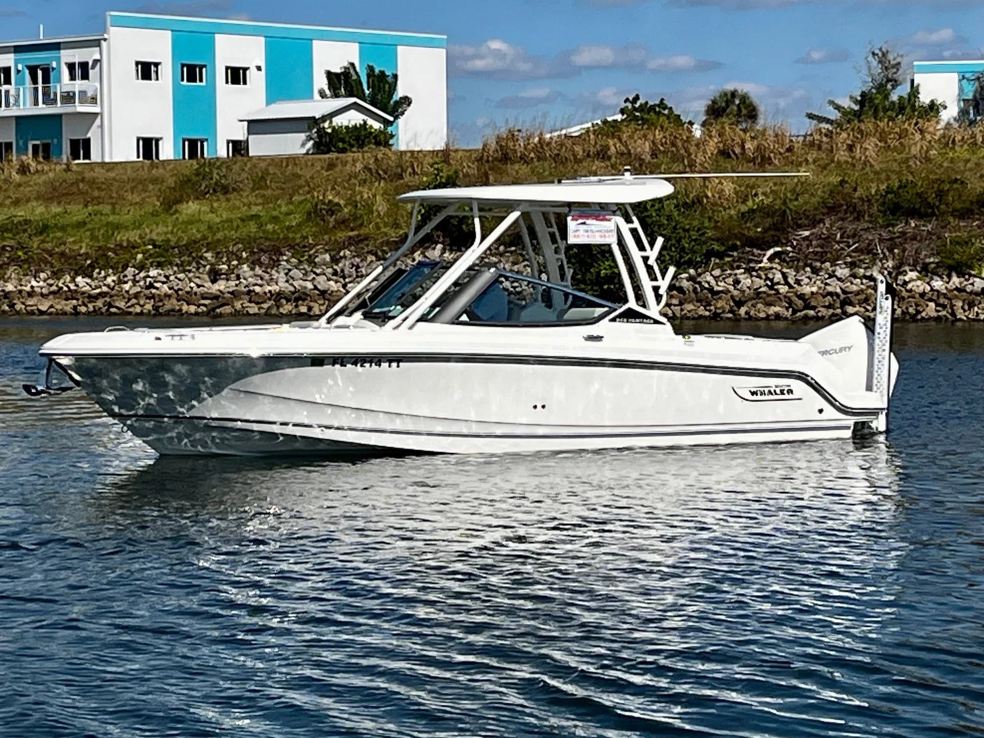 2024 Boston Whaler 240 VANTAGE Image Thumbnail #0