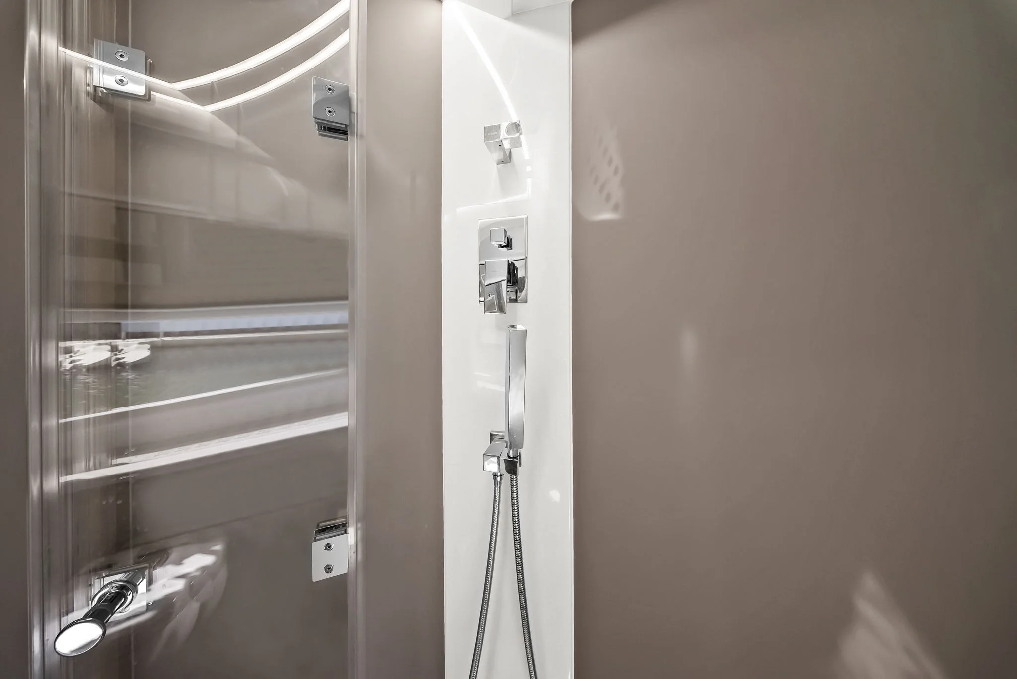 2025 Galeon 400 FLY Image Thumbnail #18