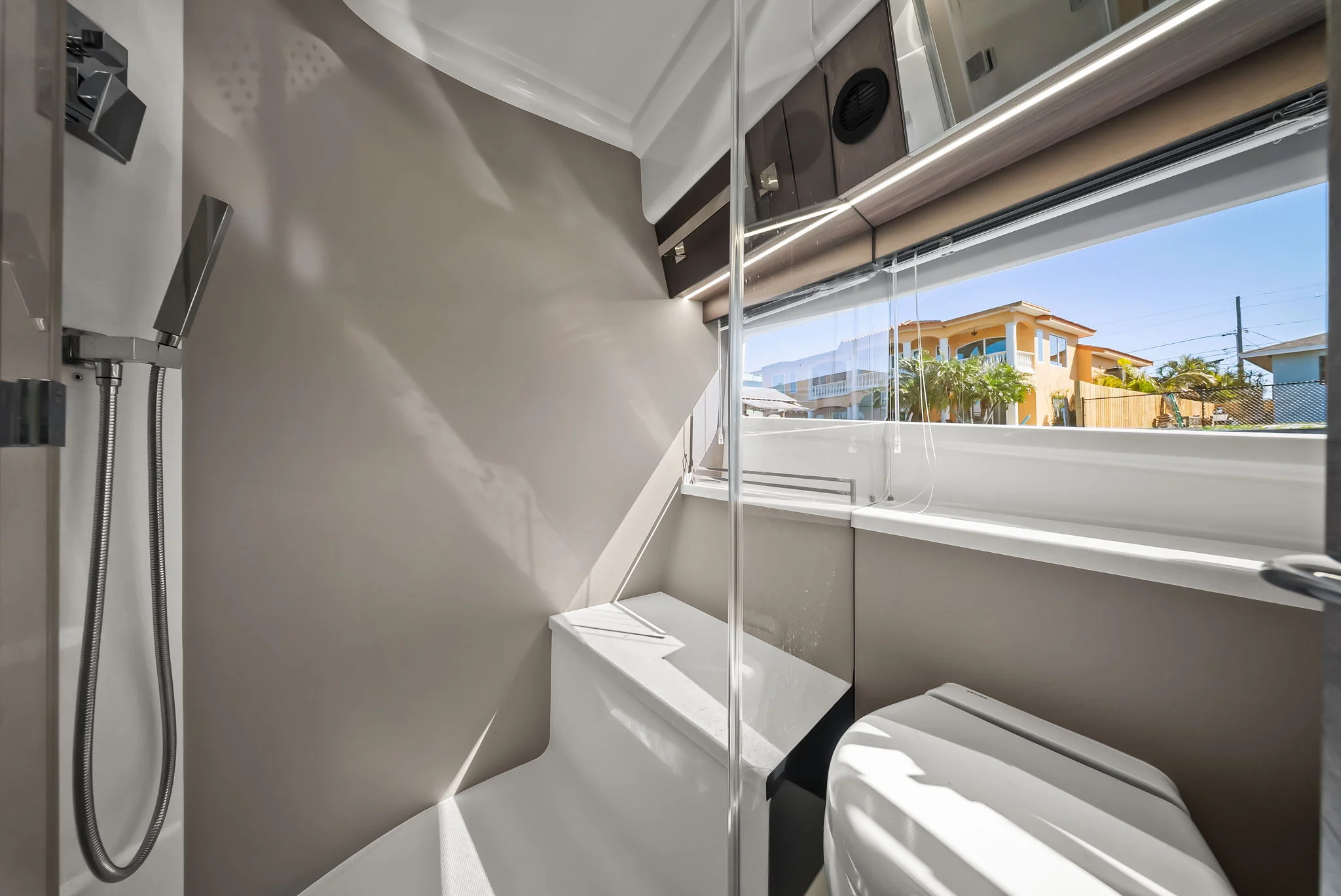 2025 Galeon 400 FLY Image Thumbnail #17