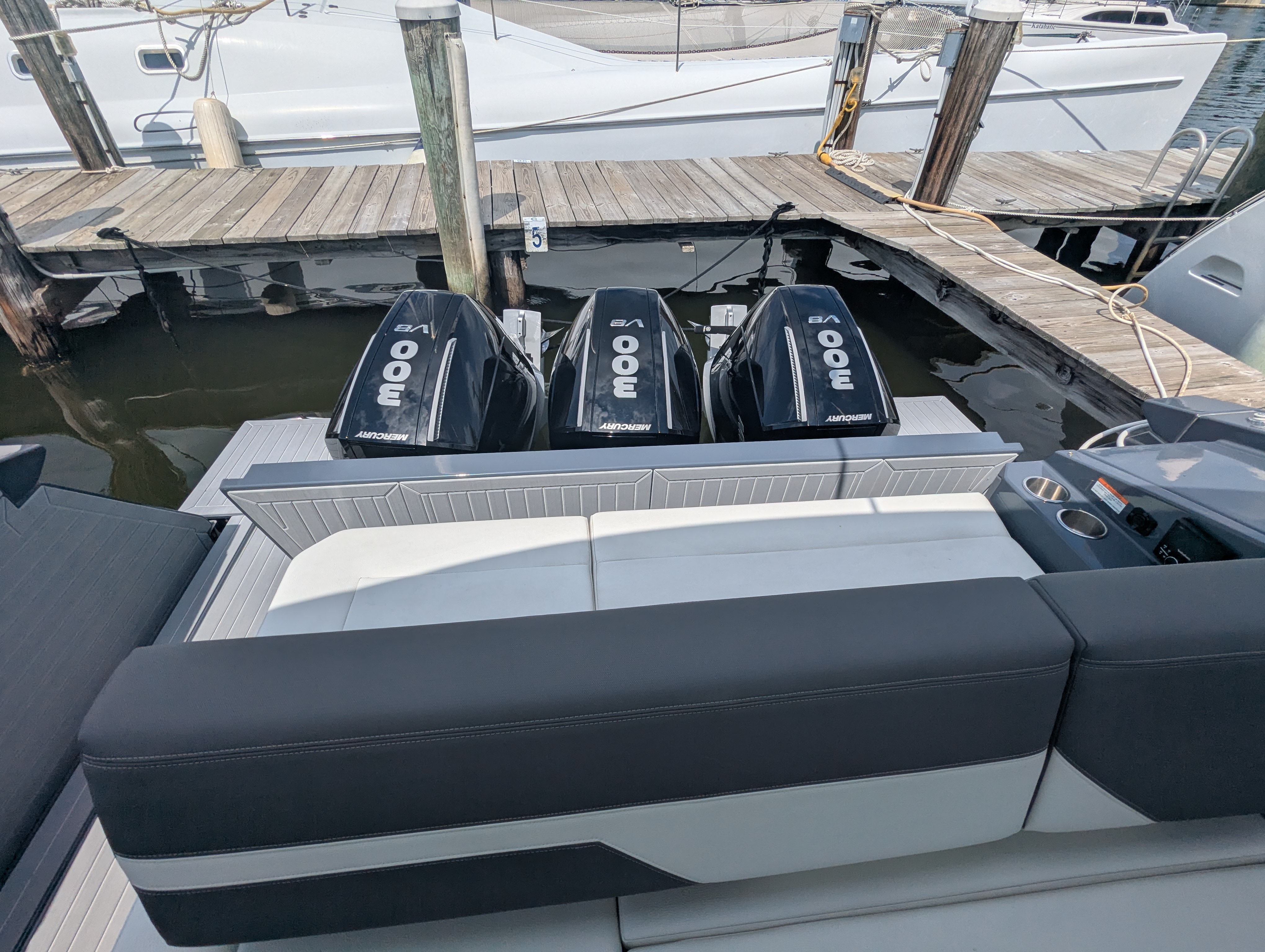 2024 Cruisers Yachts 38 GLS-OB Image Thumbnail #19