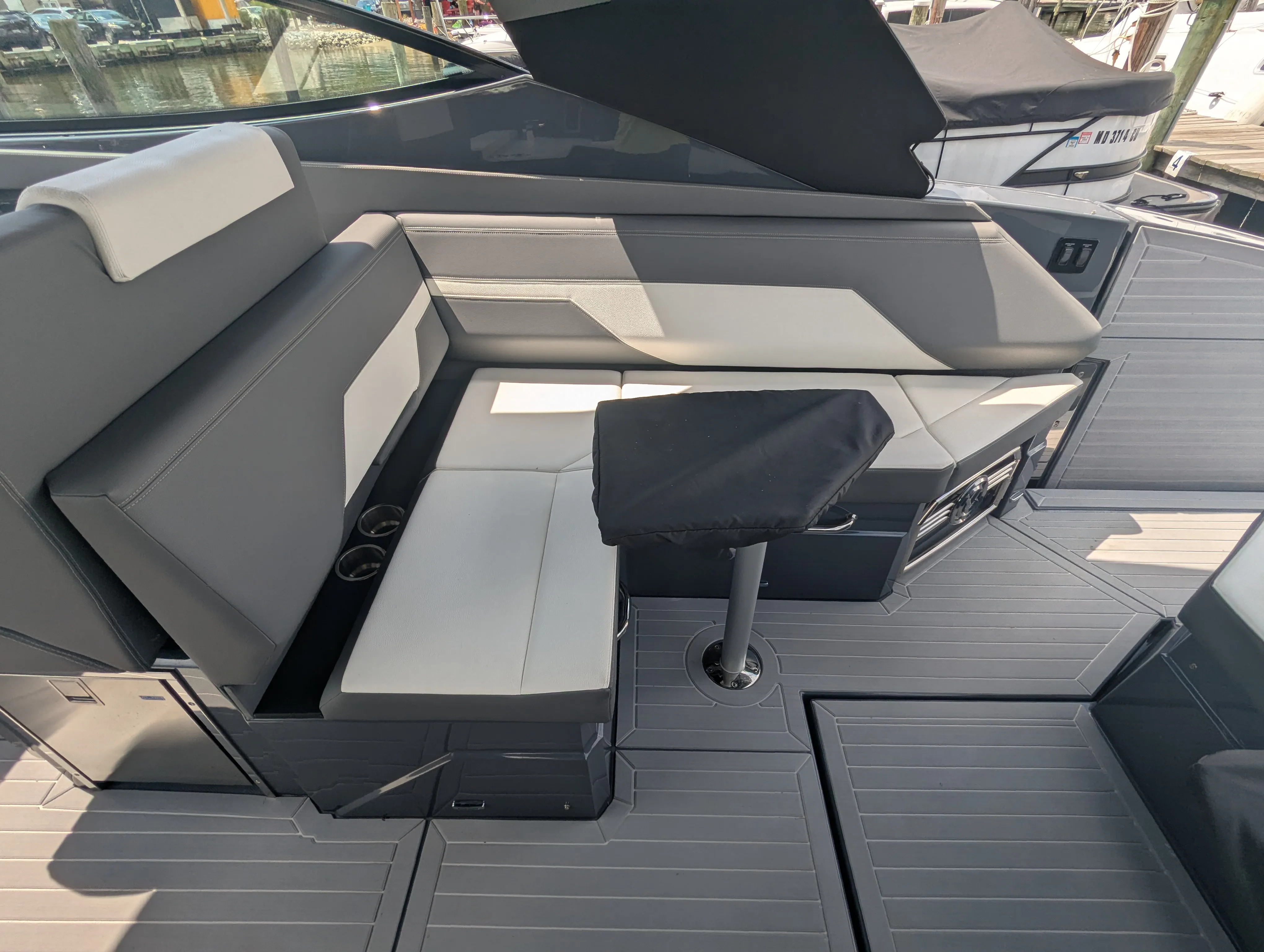 2024 Cruisers Yachts 38 GLS-OB Image Thumbnail #17