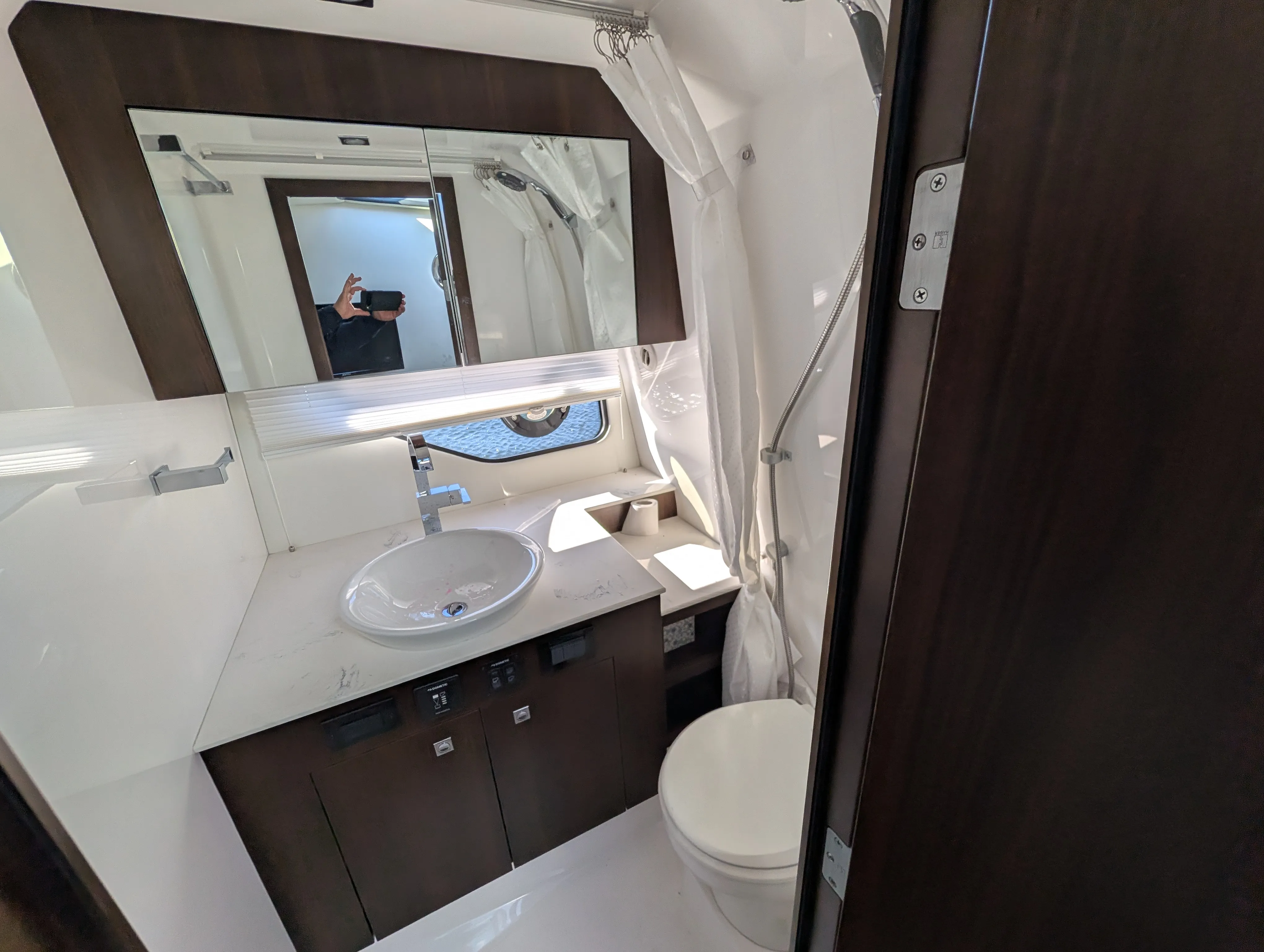 2024 Cruisers Yachts 38 GLS-OB Image Thumbnail #49