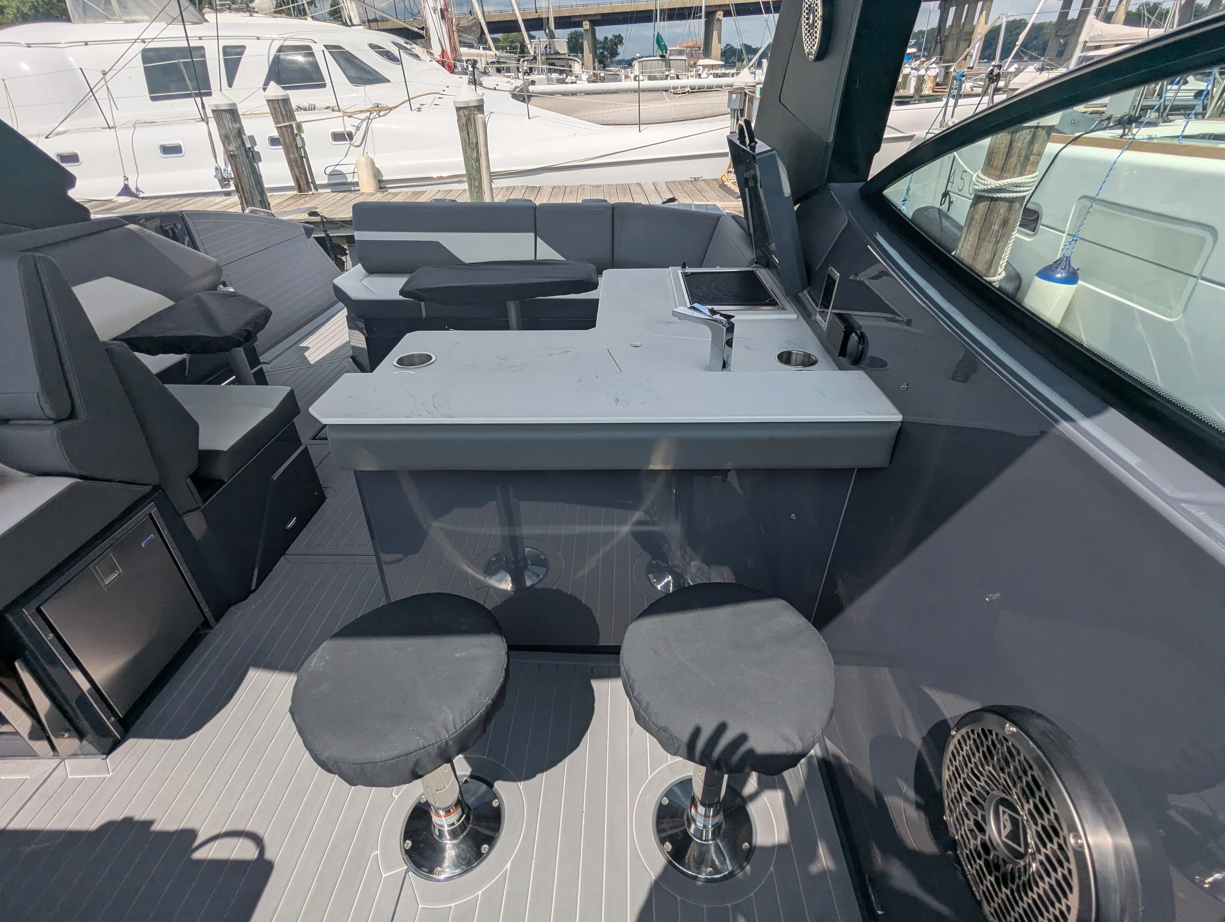 2024 Cruisers Yachts 38 GLS-OB Image Thumbnail #20