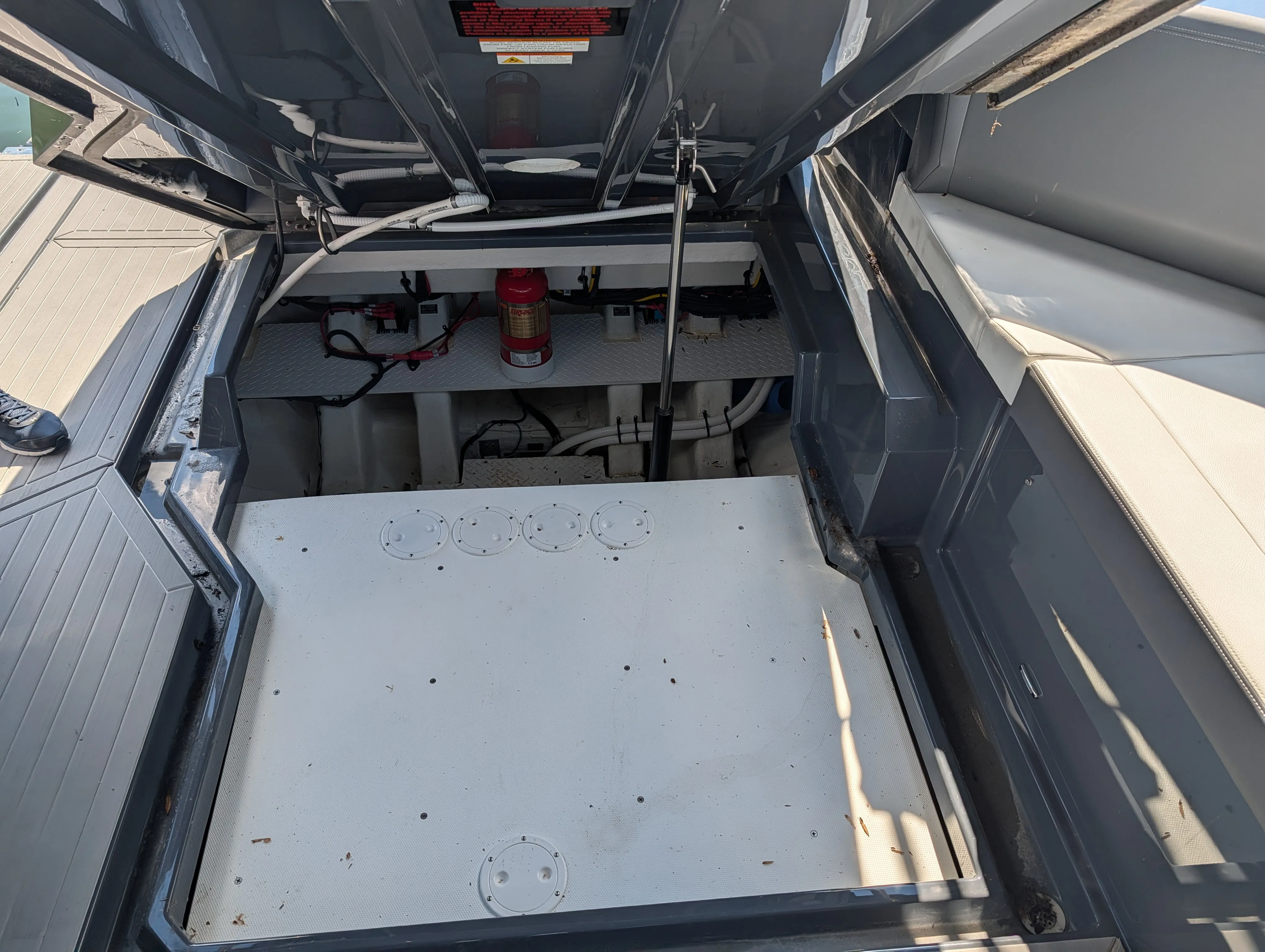 2024 Cruisers Yachts 38 GLS-OB Image Thumbnail #39