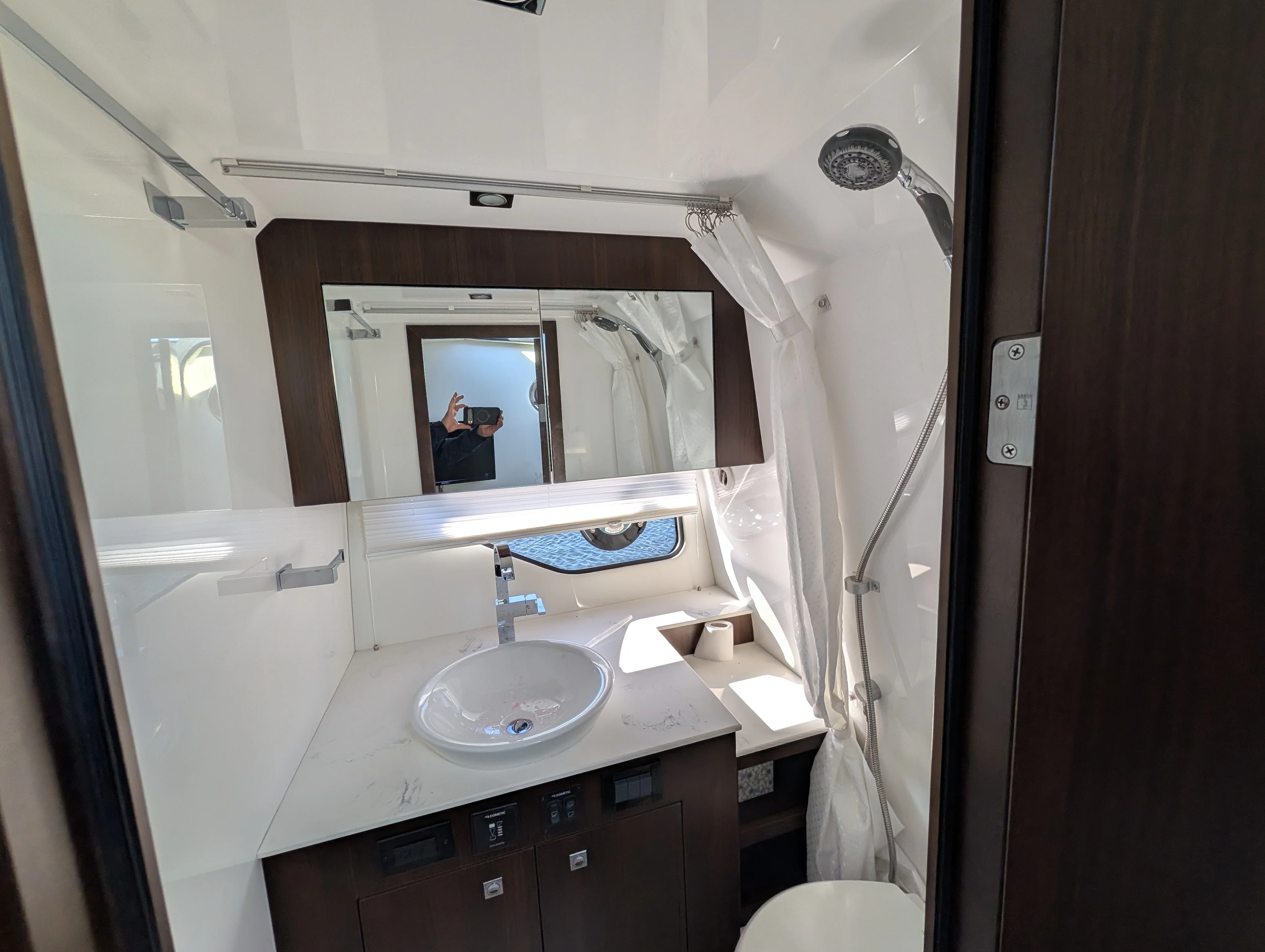 2024 Cruisers Yachts 38 GLS-OB Image Thumbnail #44