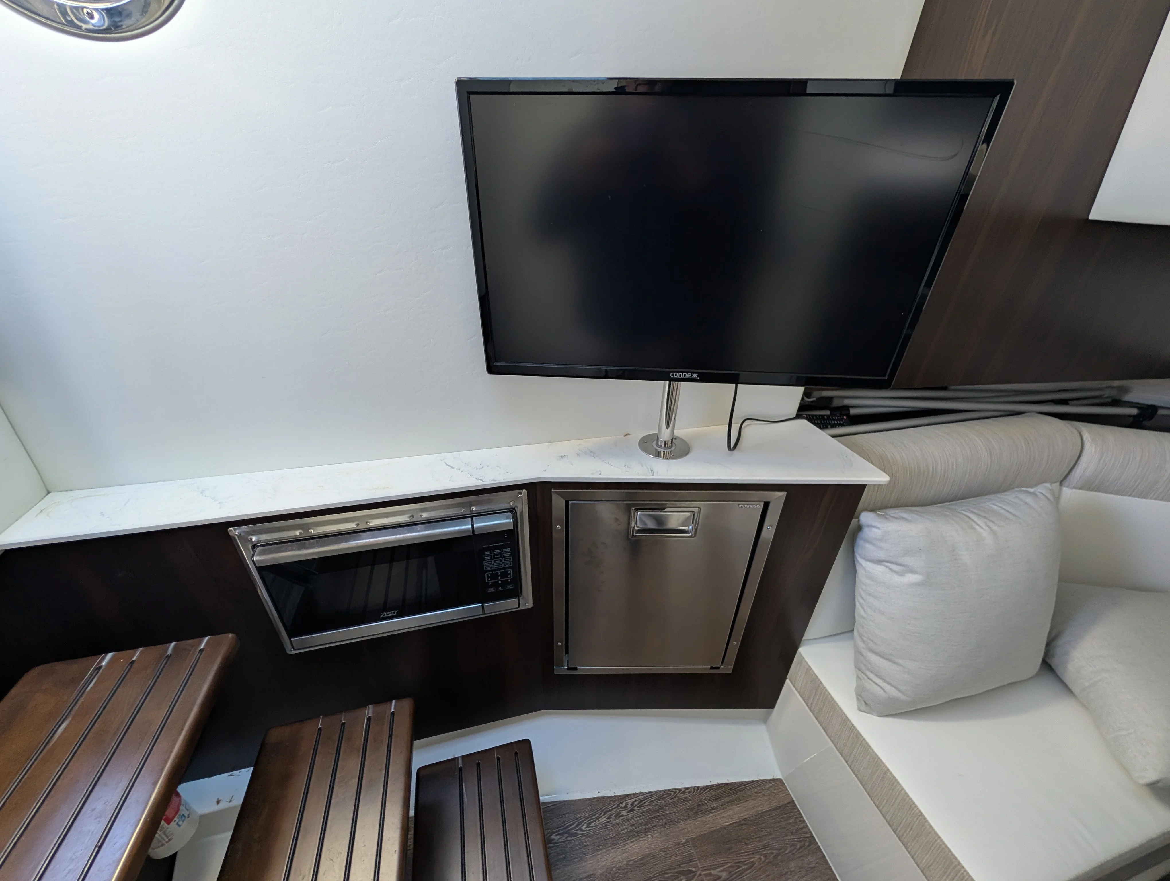 2024 Cruisers Yachts 38 GLS-OB Image Thumbnail #42