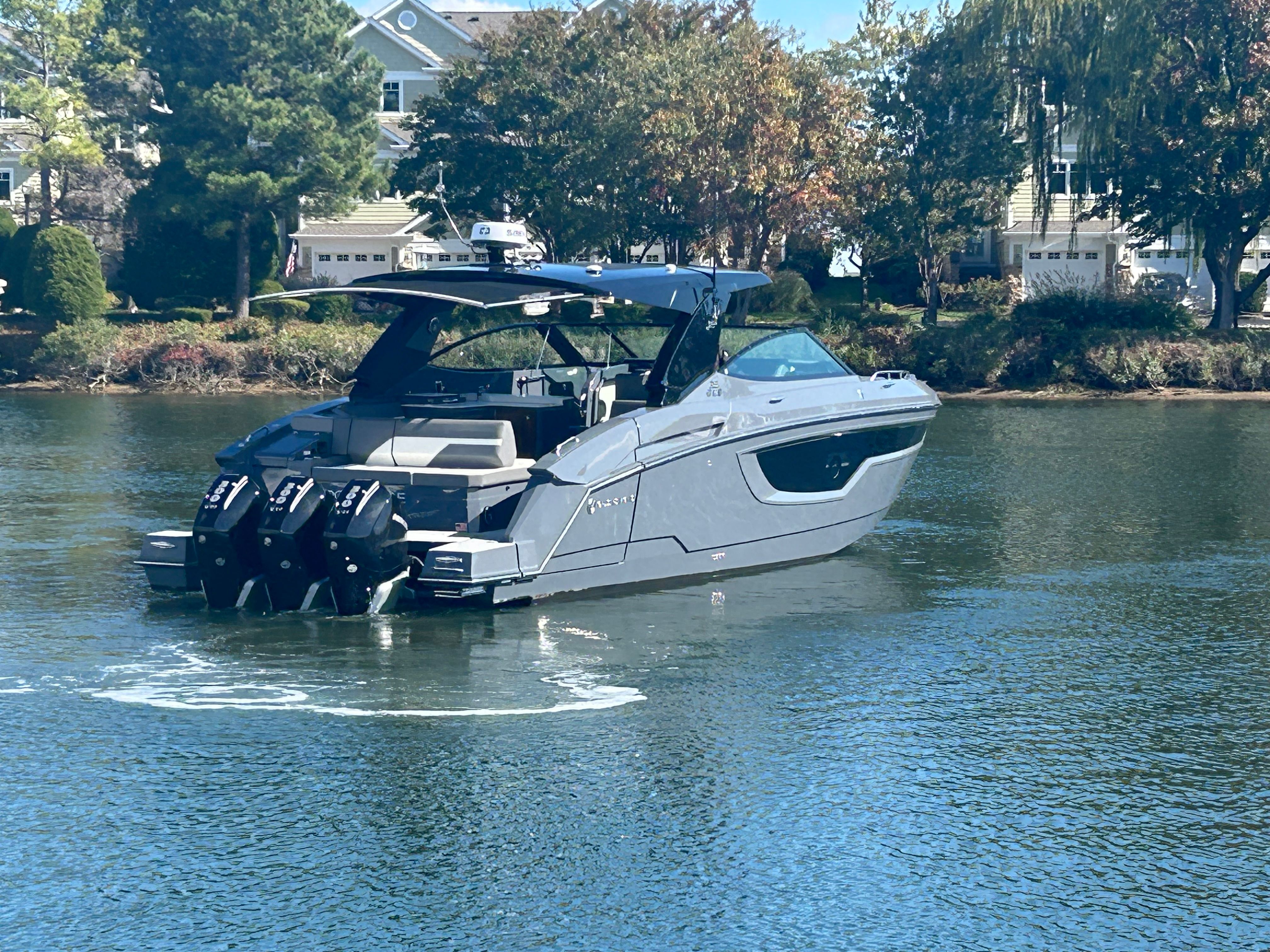 2024 Cruisers Yachts 38 GLS-OB Image Thumbnail #2