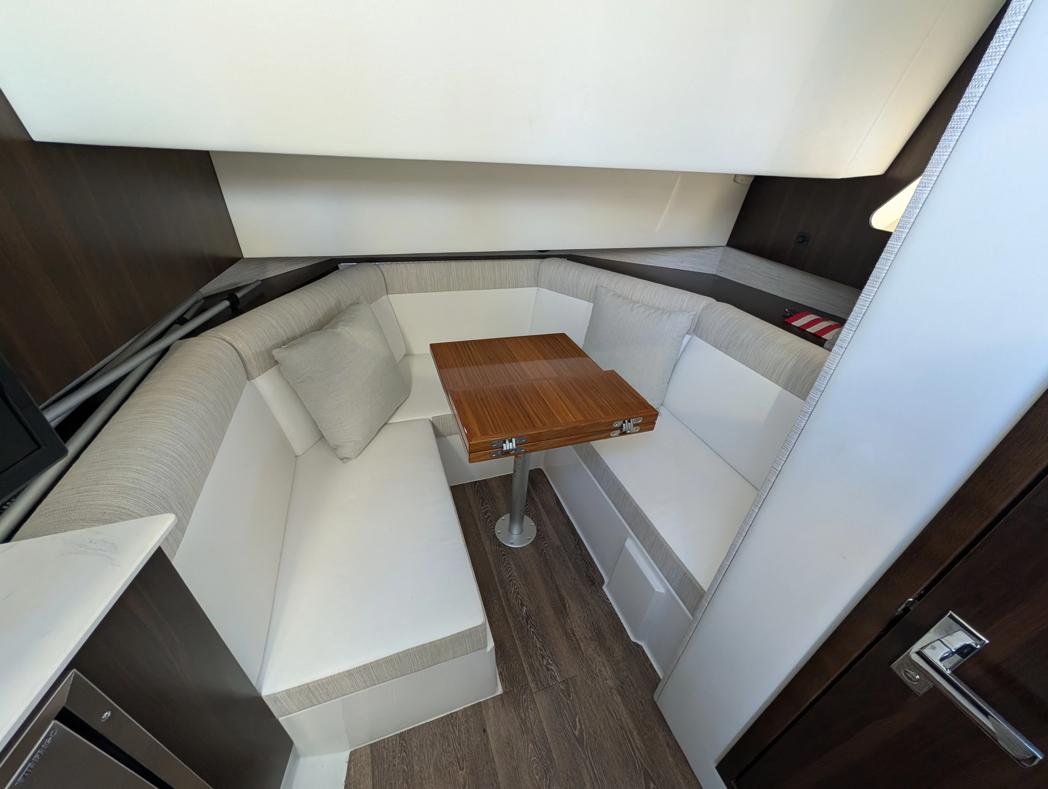 2024 Cruisers Yachts 38 GLS-OB Image Thumbnail #41