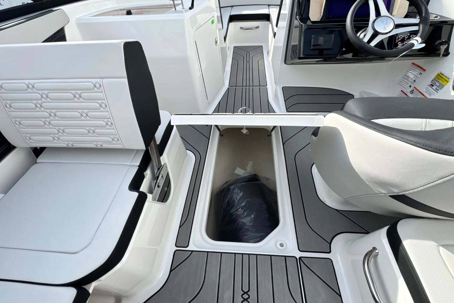 2026 Sea Ray SPX 210 Outboard Image Thumbnail #22