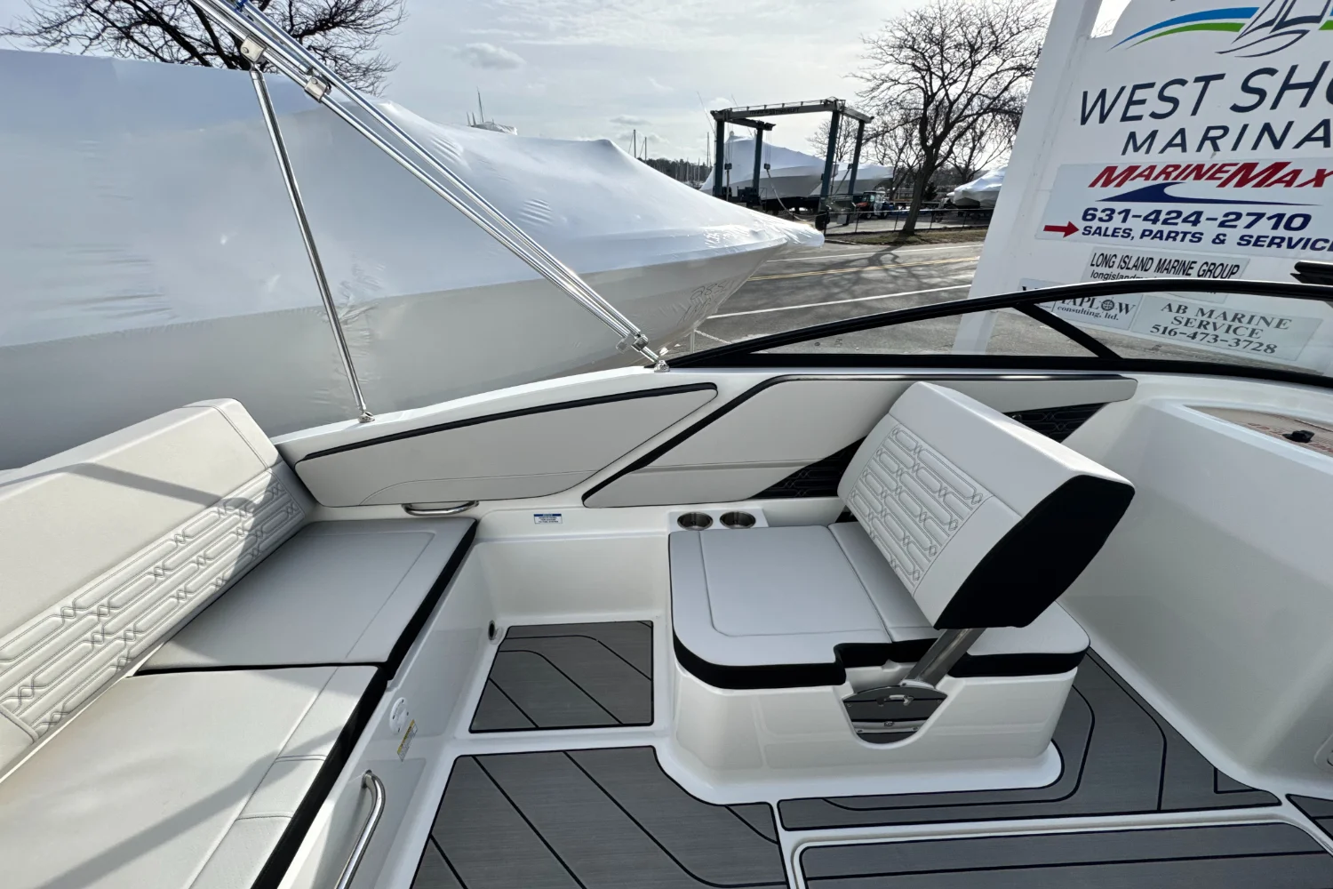 2026 Sea Ray SPX 210 Outboard Image Thumbnail #18