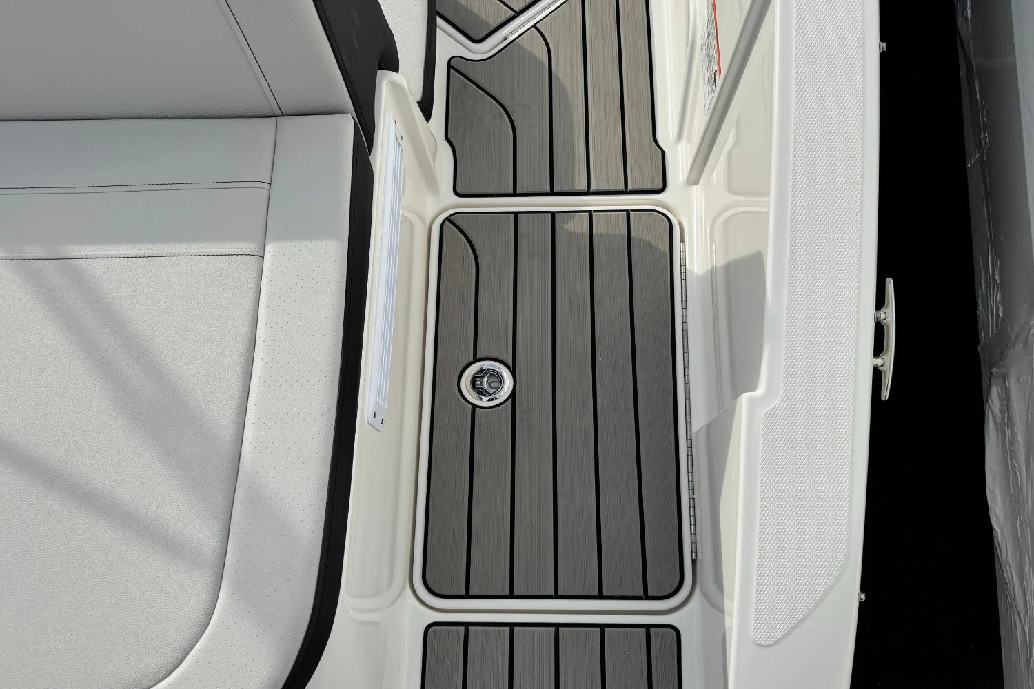 2026 Sea Ray SPX 210 Outboard Image Thumbnail #13