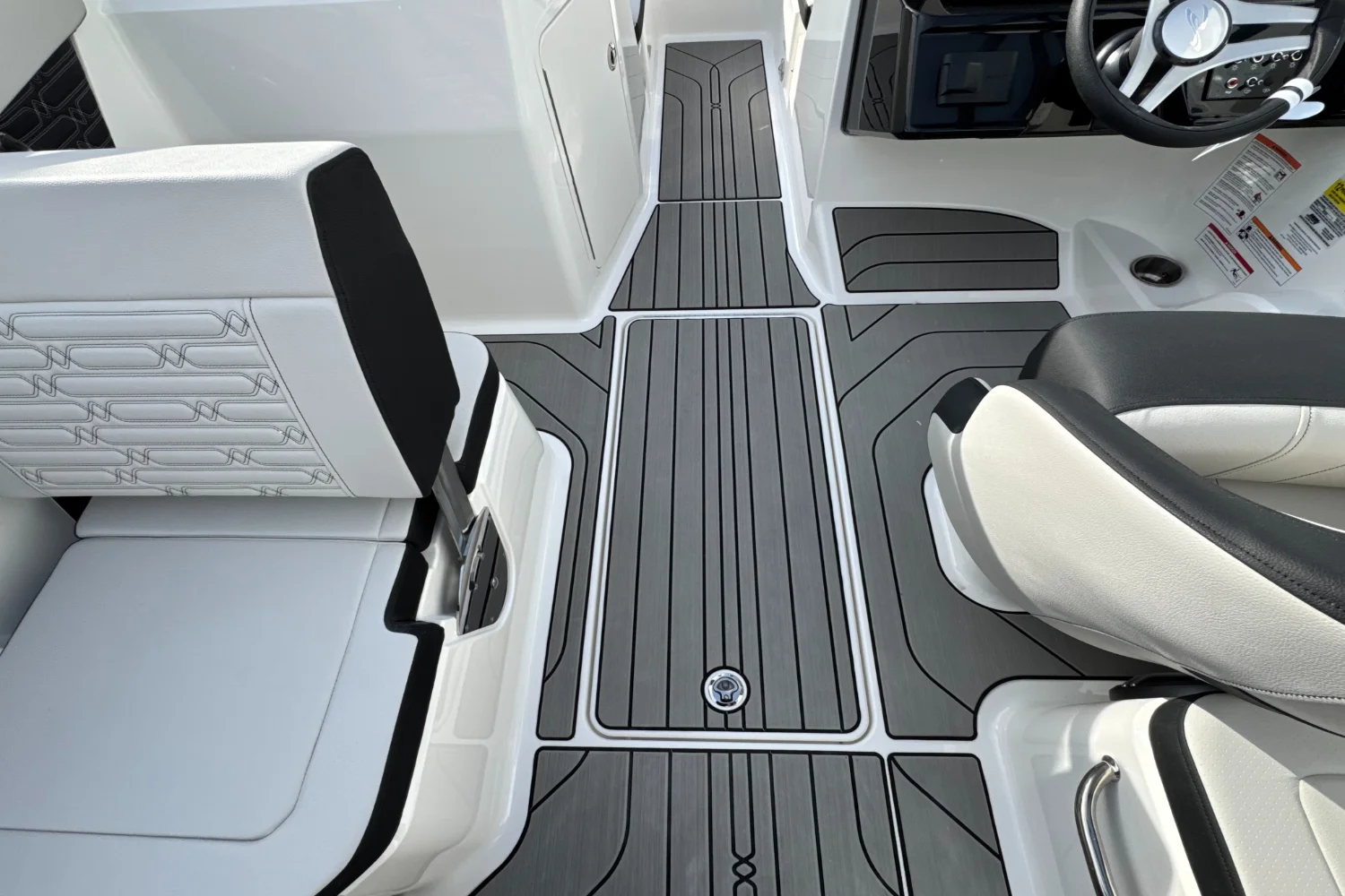 2026 Sea Ray SPX 210 Outboard Image Thumbnail #21