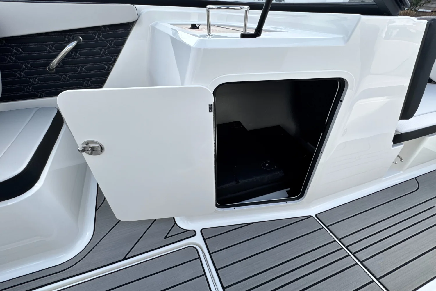 2026 Sea Ray SPX 210 Outboard Image Thumbnail #32