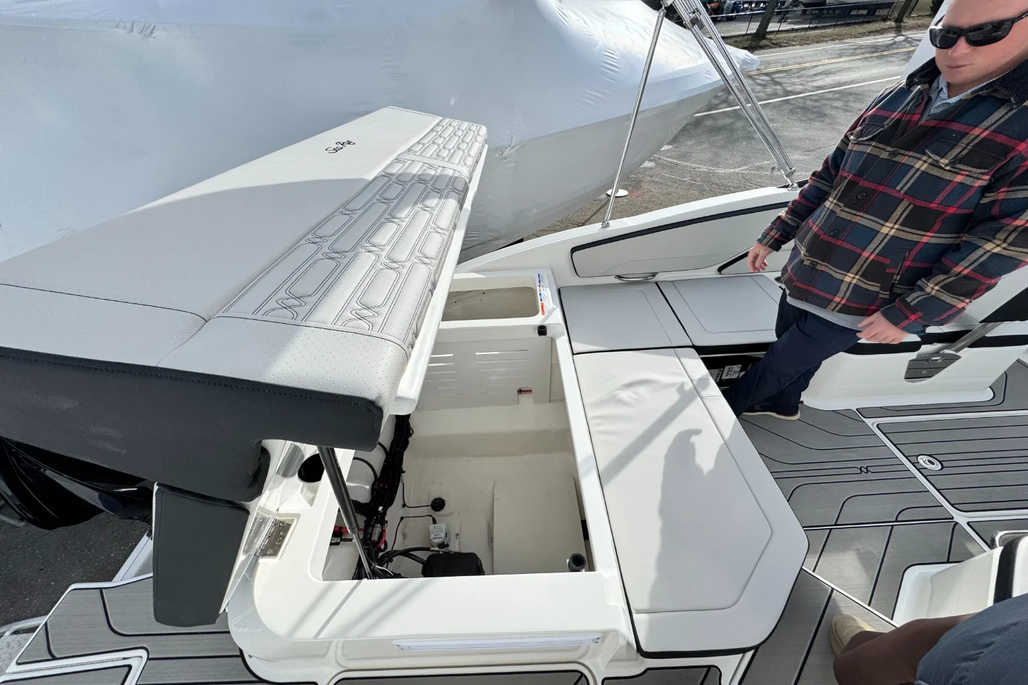 2026 Sea Ray SPX 210 Outboard Image Thumbnail #10