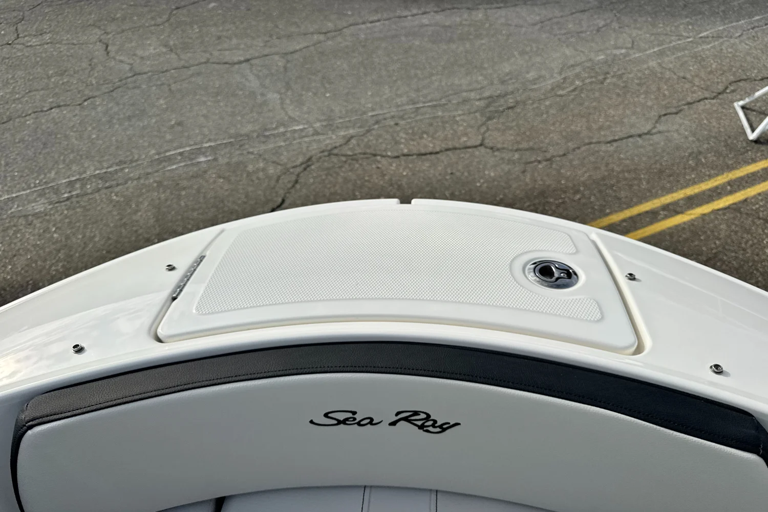2026 Sea Ray SPX 210 Outboard Image Thumbnail #38
