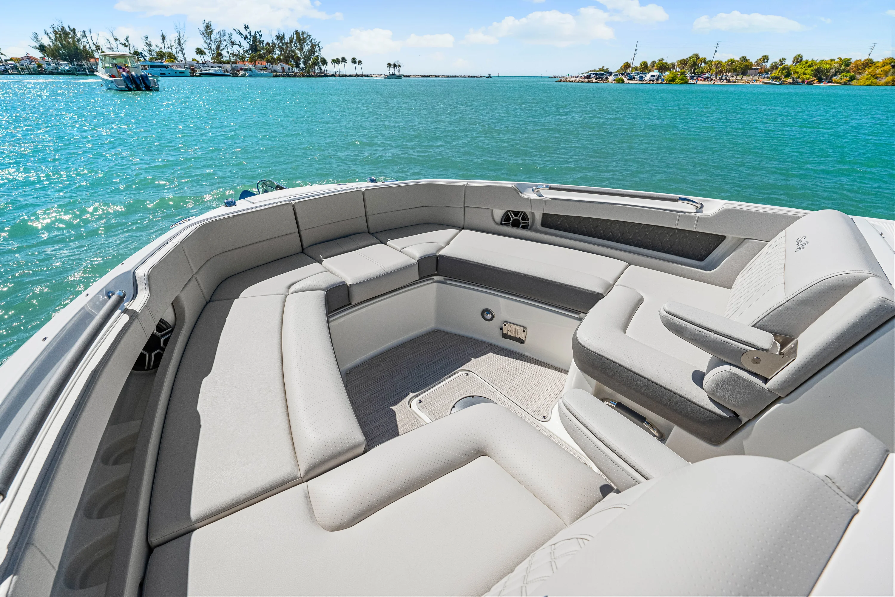 2026 Sea Ray SLX 310 Outboard Image Thumbnail #66