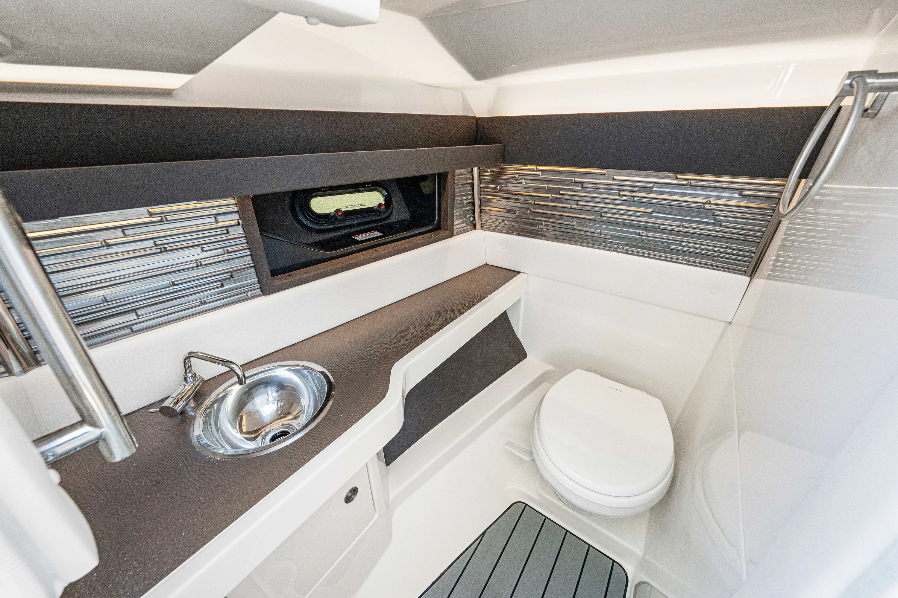 2026 Sea Ray SLX 310 Outboard Image Thumbnail #69