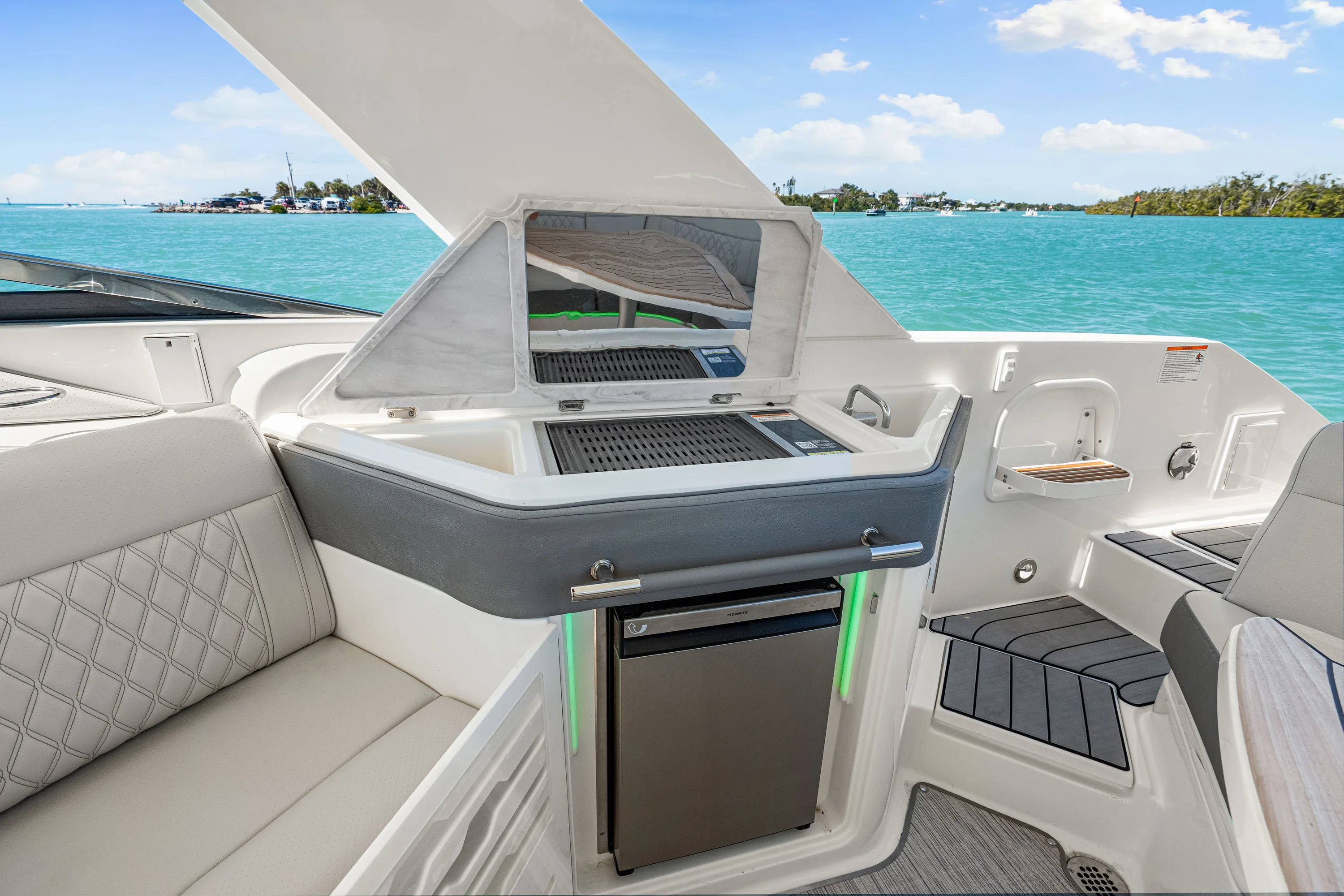 2026 Sea Ray SLX 310 Outboard Image Thumbnail #20