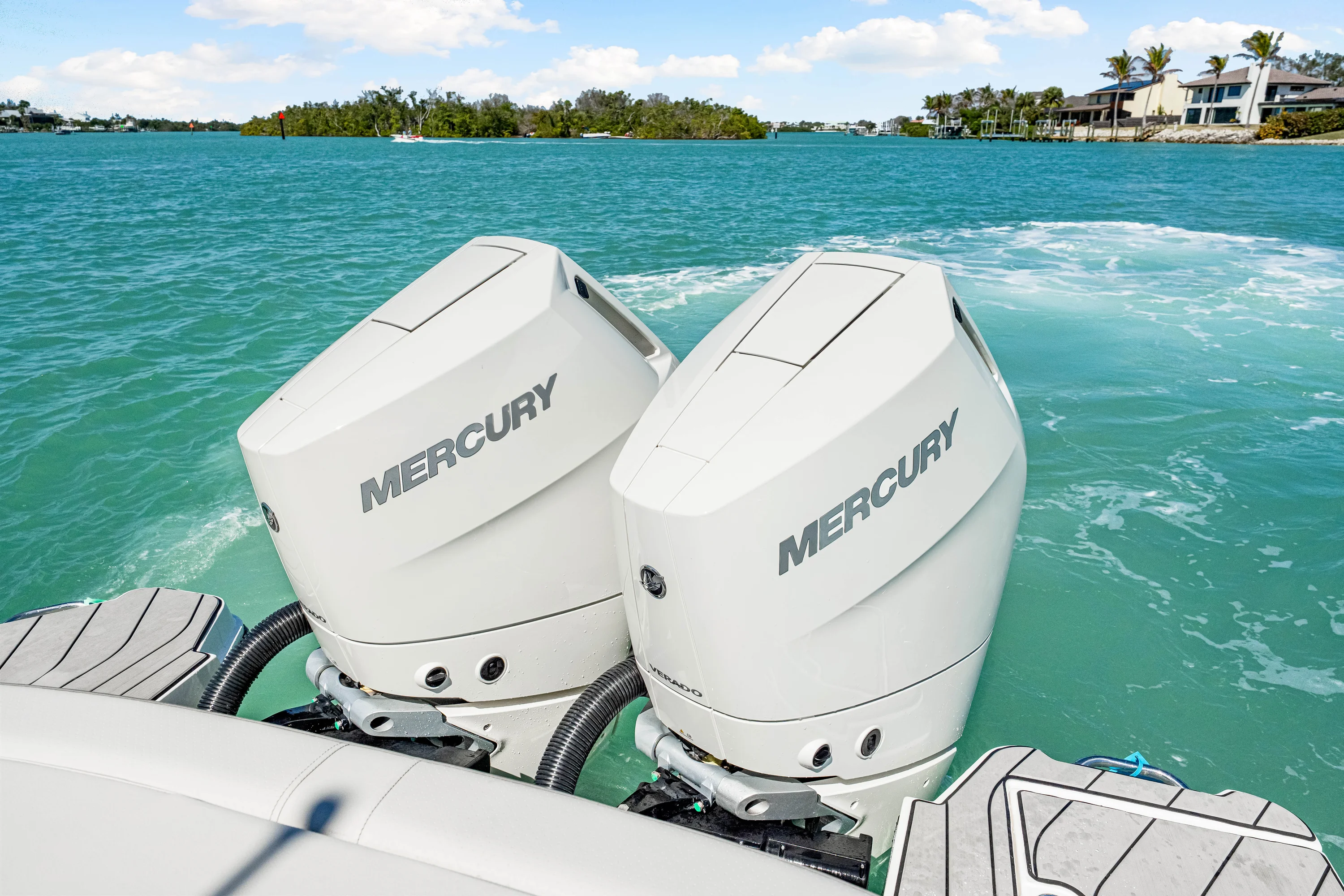 2026 Sea Ray SLX 310 Outboard Image Thumbnail #15