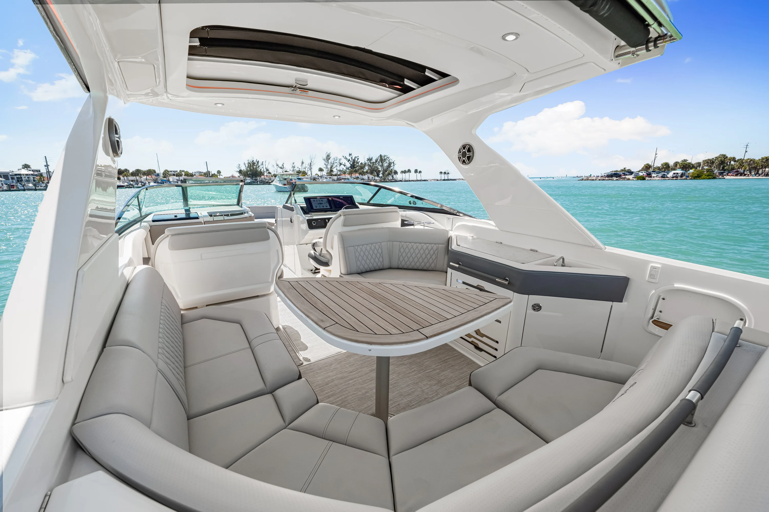 2026 Sea Ray SLX 310 Outboard Image Thumbnail #18