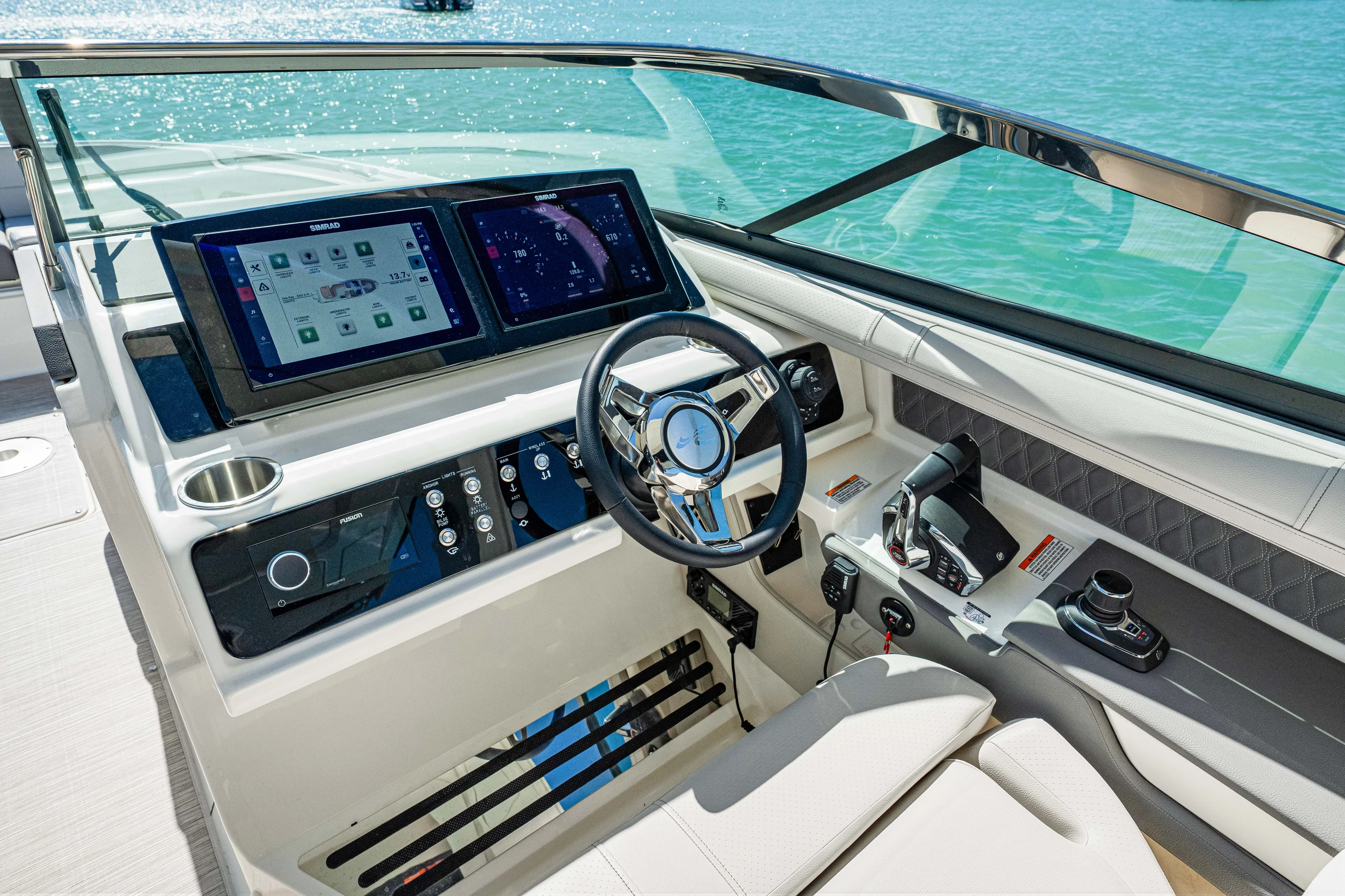 2026 Sea Ray SLX 310 Outboard Image Thumbnail #25