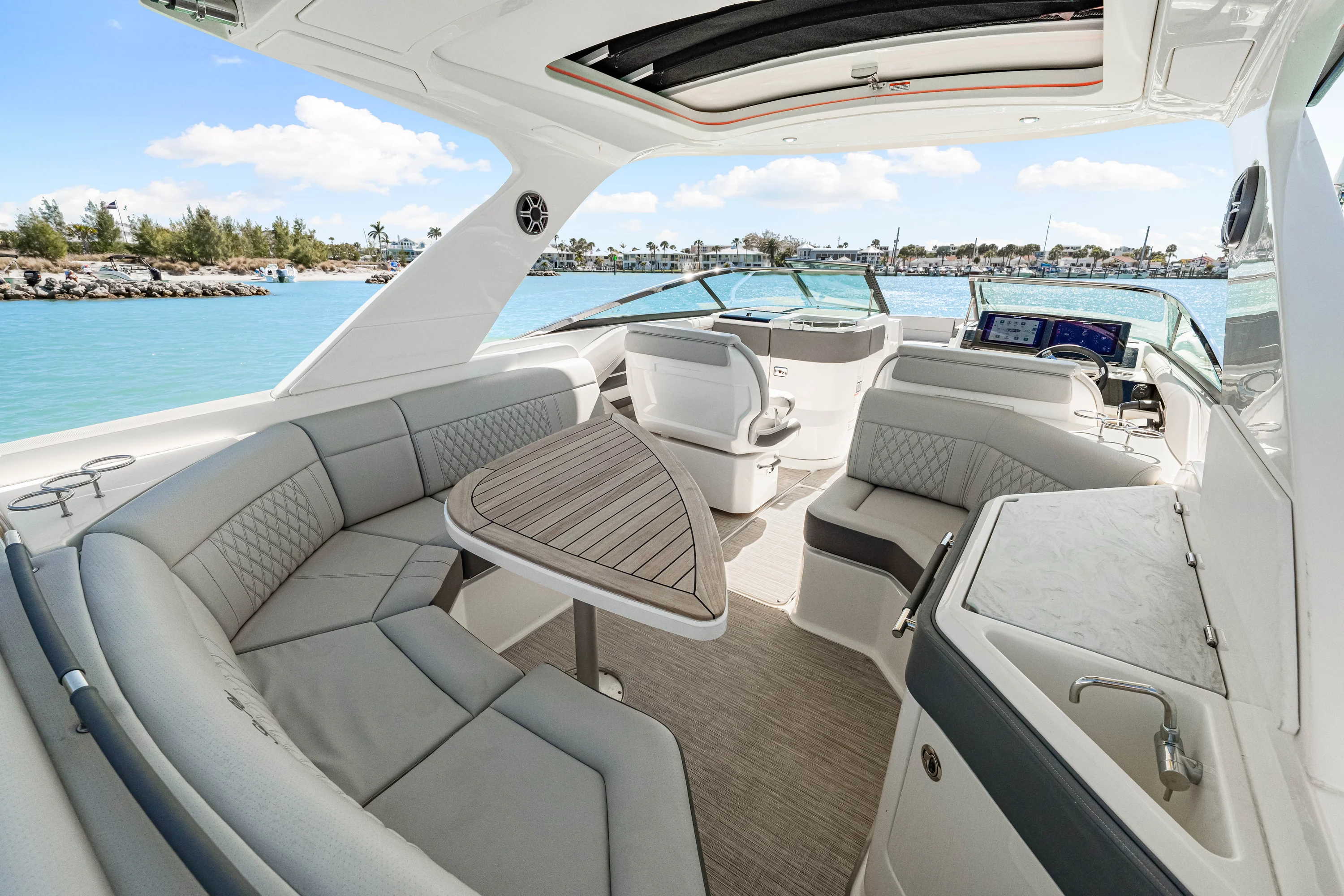 2026 Sea Ray SLX 310 Outboard Image Thumbnail #17