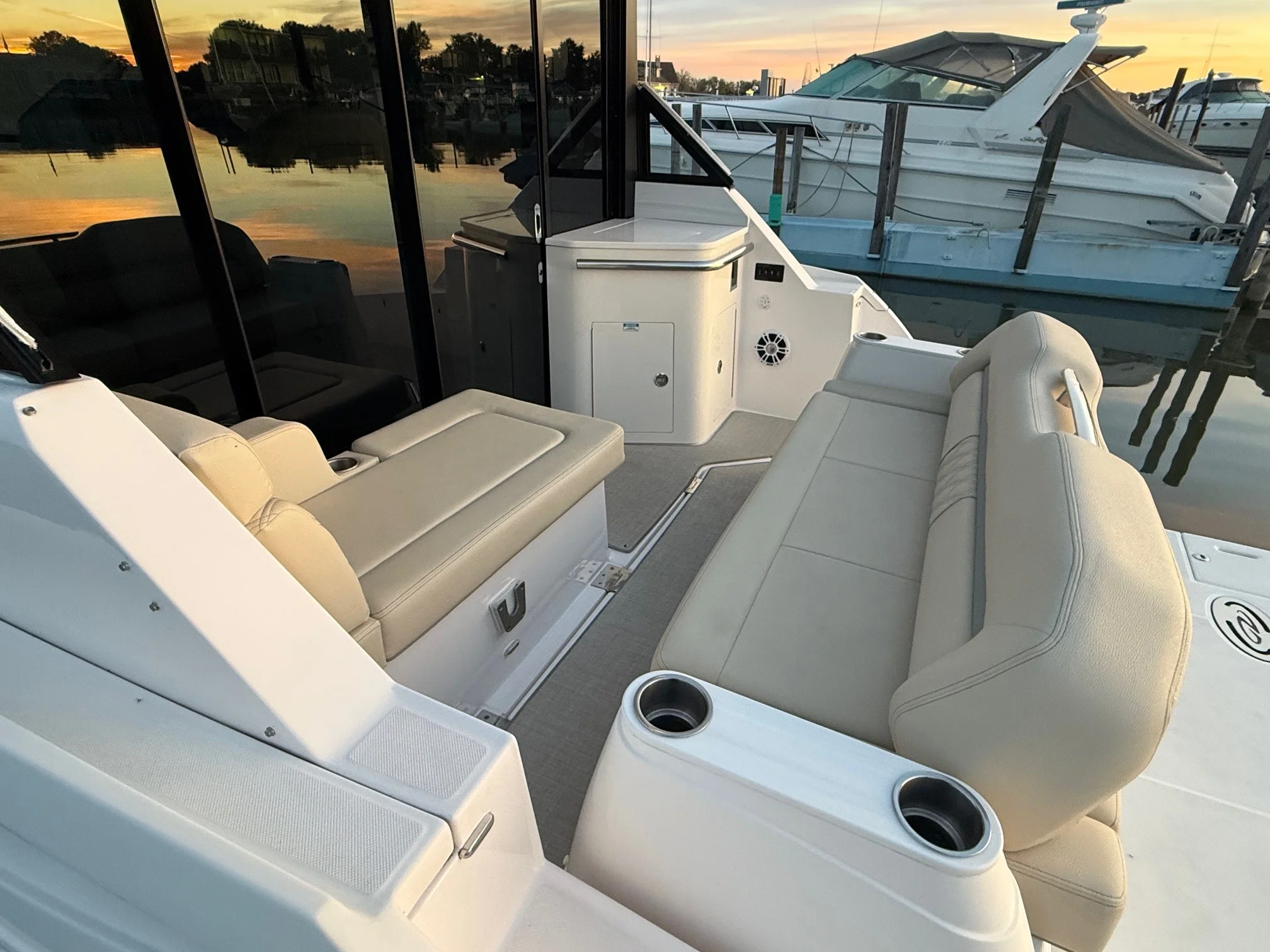 2022 Regal 36 Grande Coupe Image Thumbnail #10