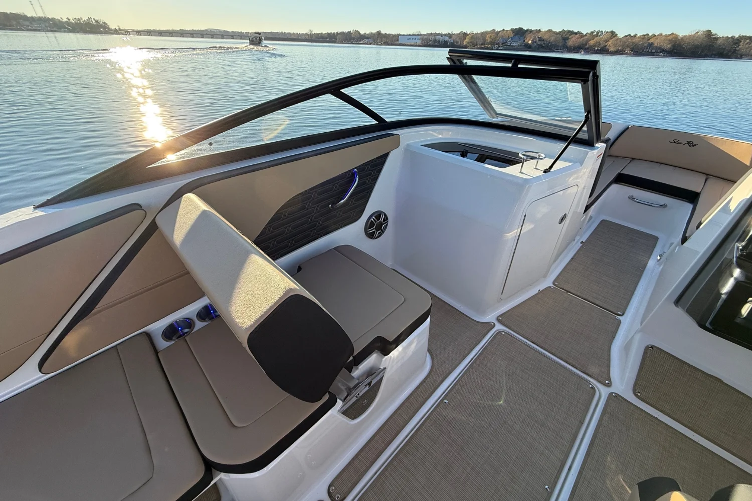 2026 Sea Ray SPX 210 Outboard Image Thumbnail #16