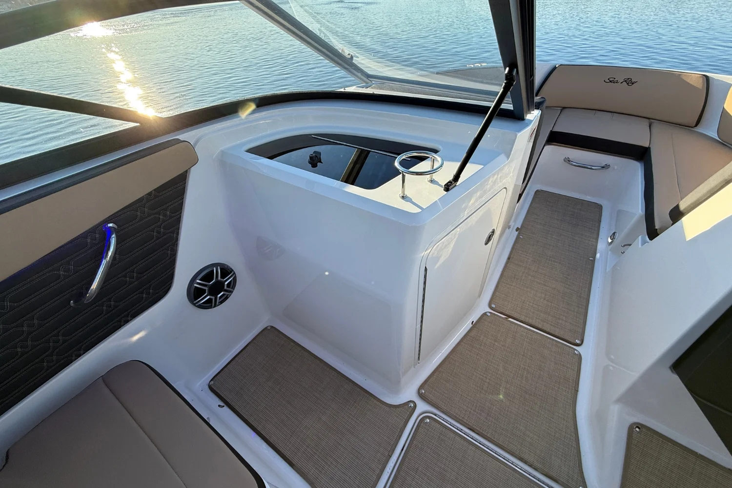 2026 Sea Ray SPX 210 Outboard Image Thumbnail #18