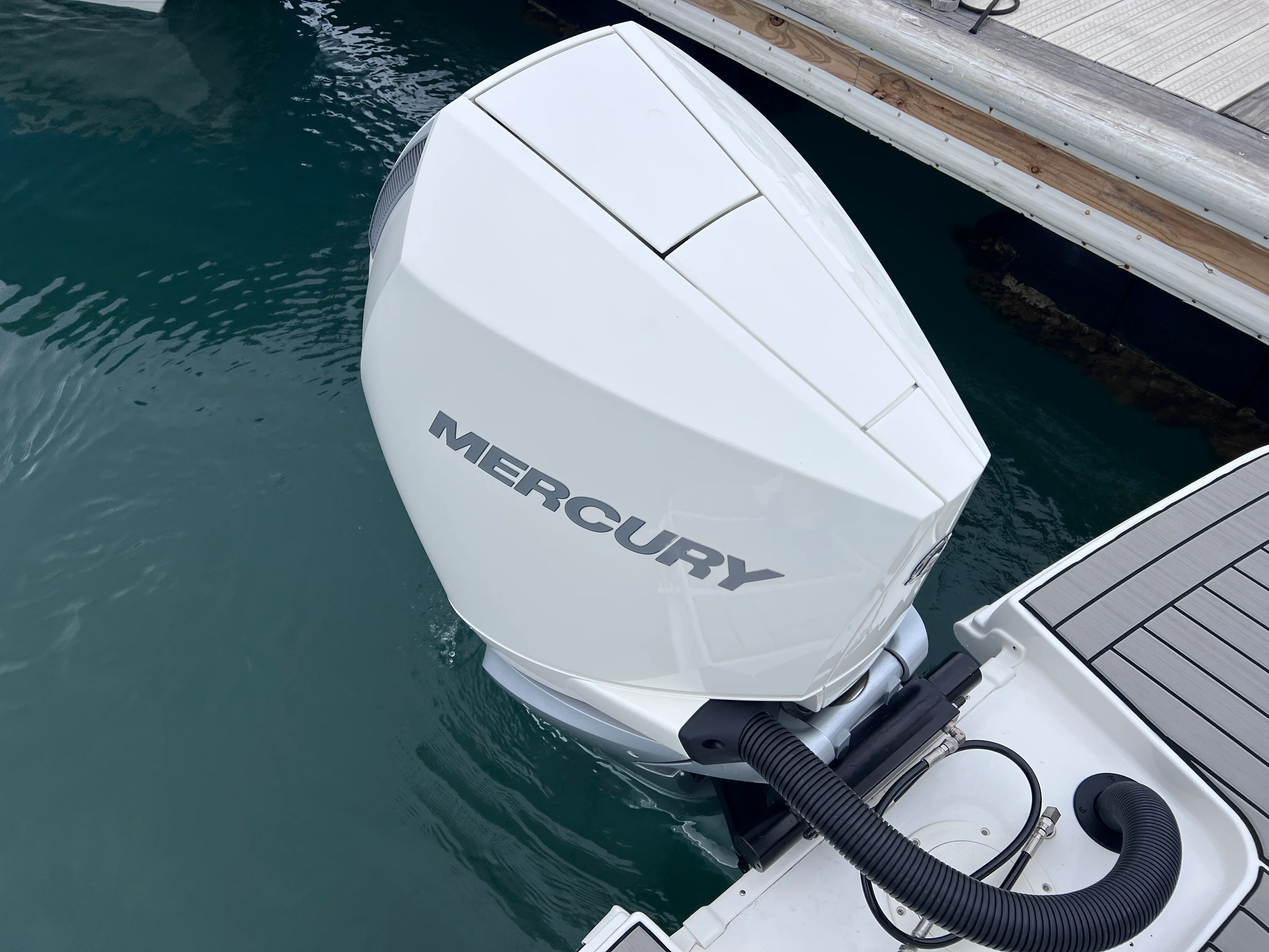 2026 Sea Ray SDX 250 Outboard Image Thumbnail #10