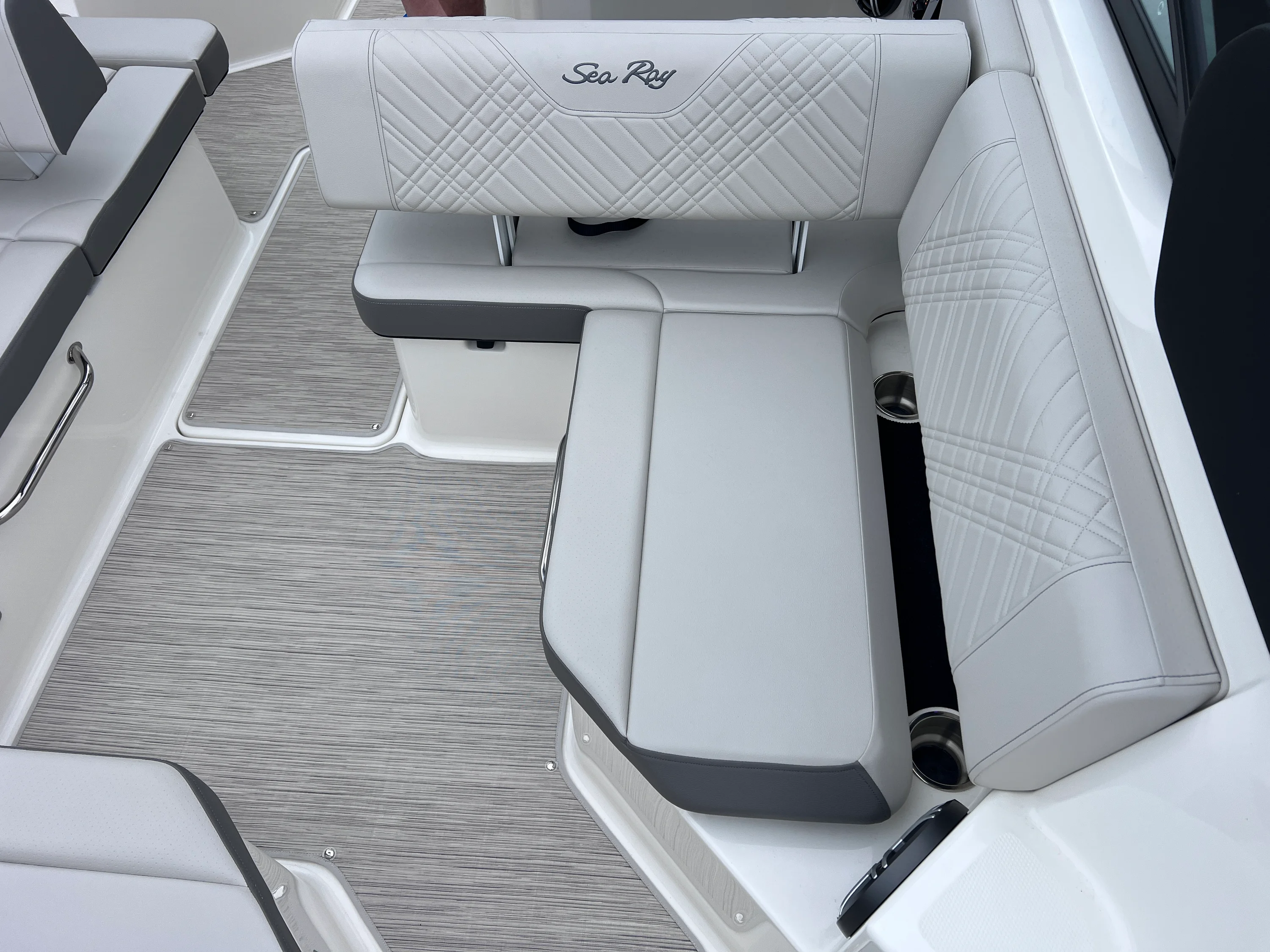 2026 Sea Ray SDX 250 Outboard Image Thumbnail #15