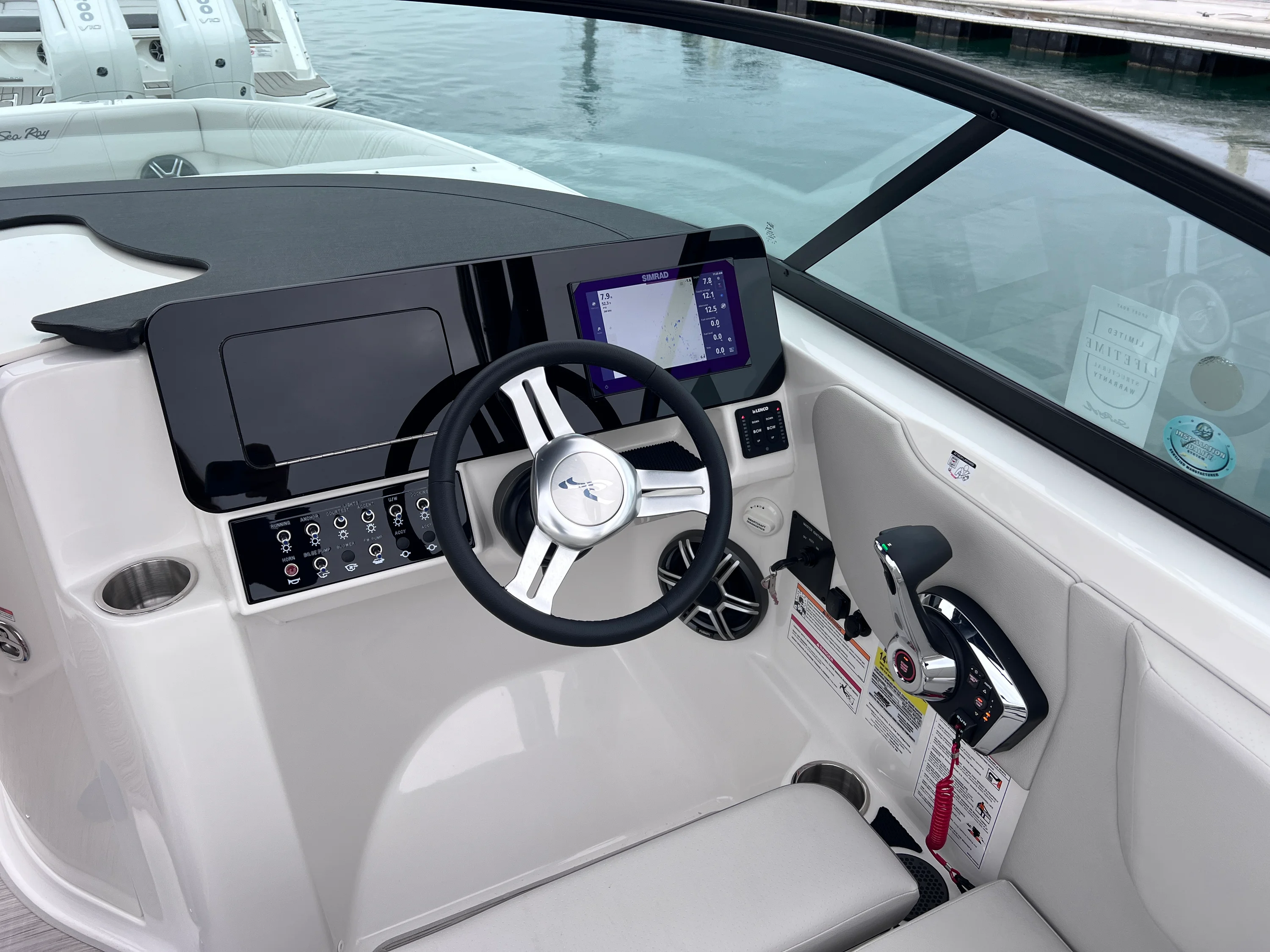 2026 Sea Ray SDX 250 Outboard Image Thumbnail #18