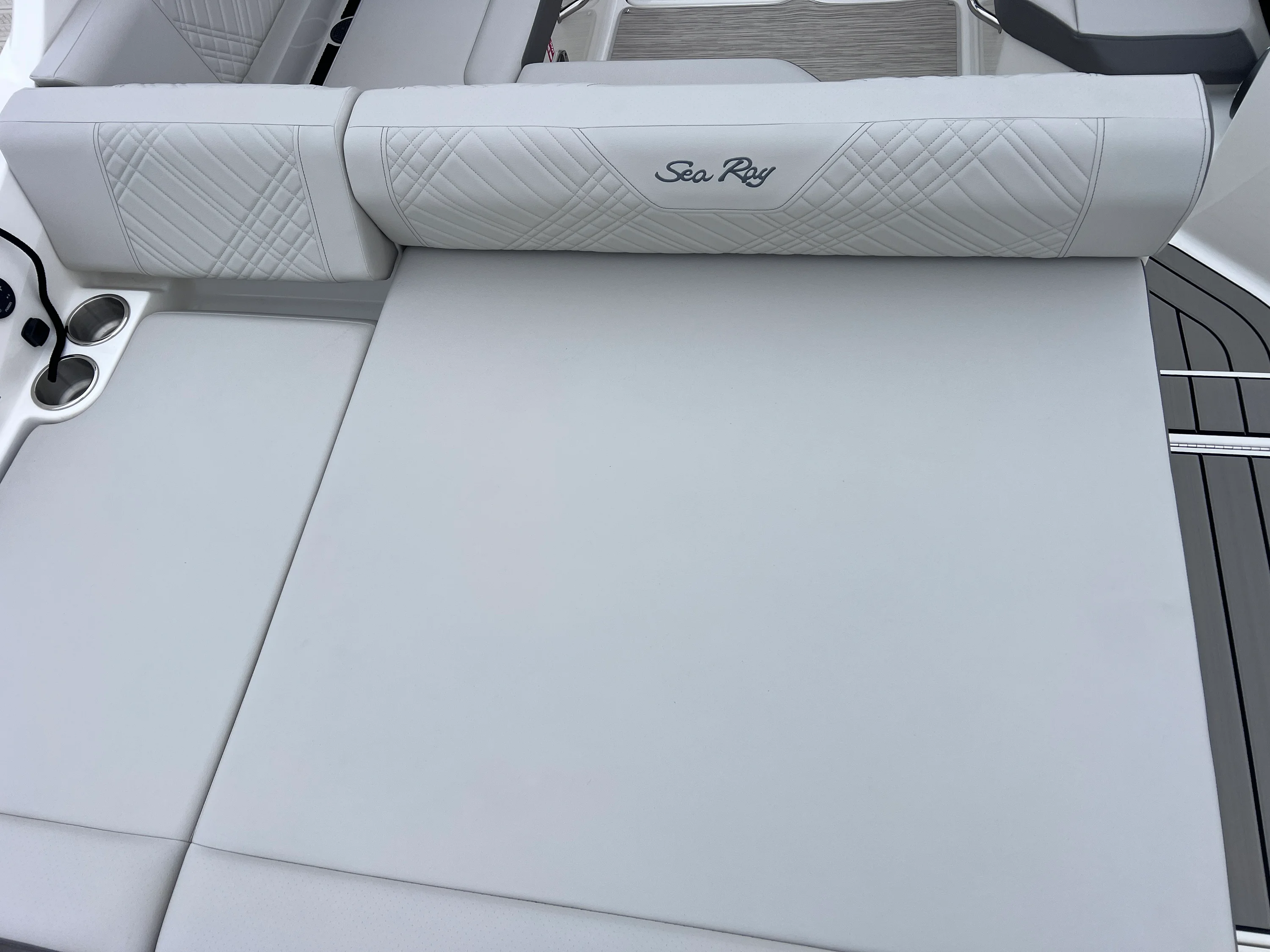 2026 Sea Ray SDX 250 Outboard Image Thumbnail #14