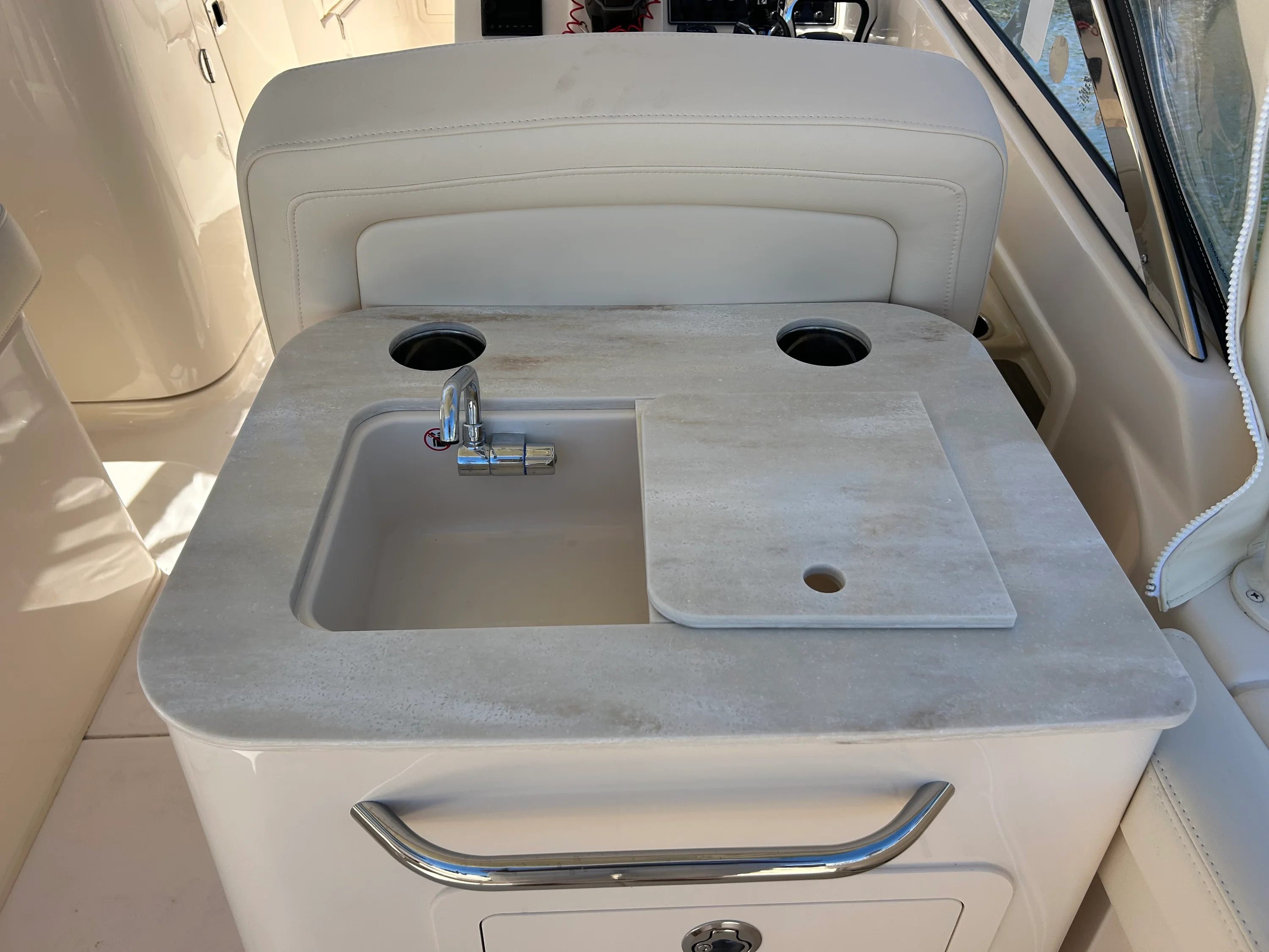 2026 Grady-White Freedom 275 Image Thumbnail #14