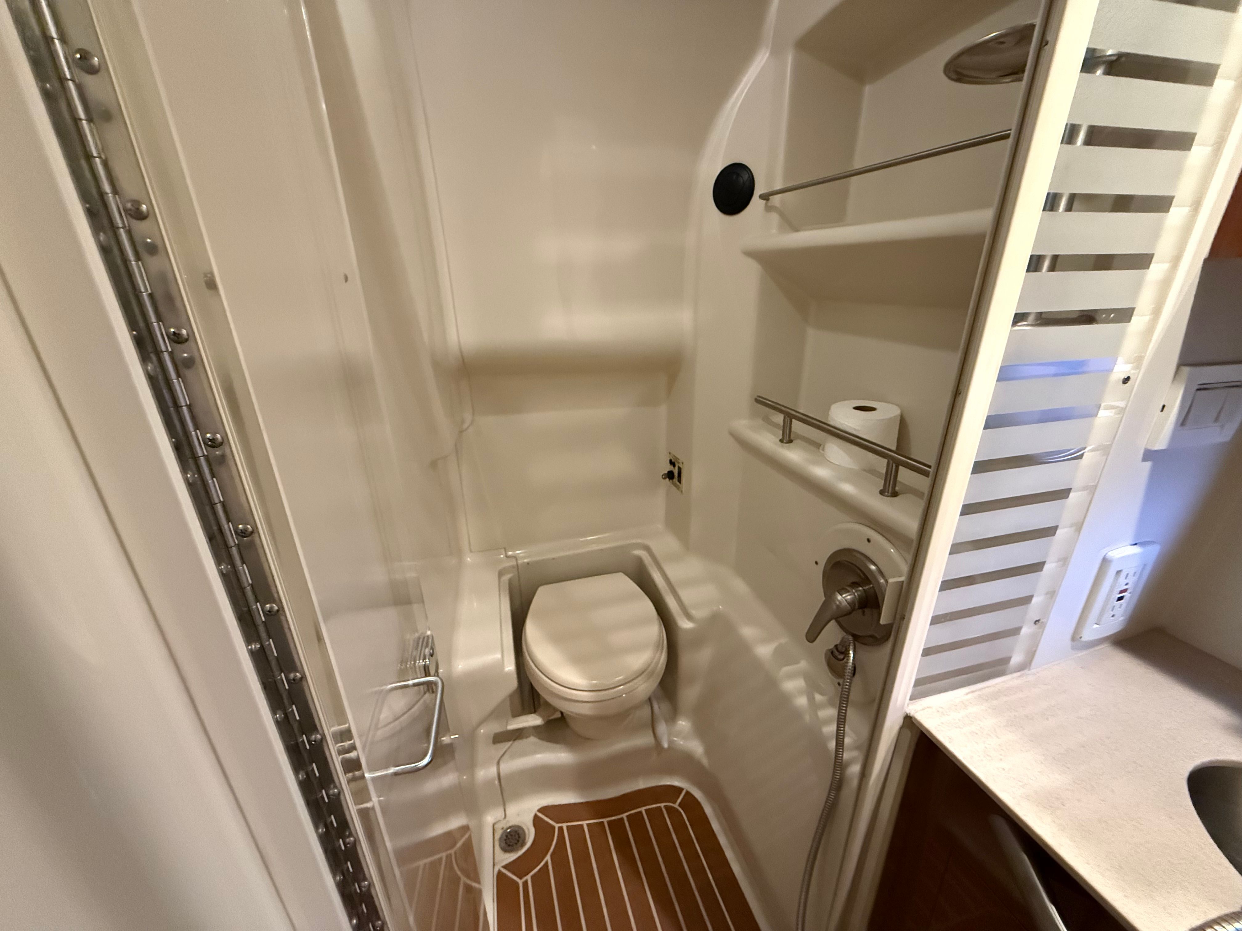 2010 Sea Ray 370 SUNDANCER Image Thumbnail #26